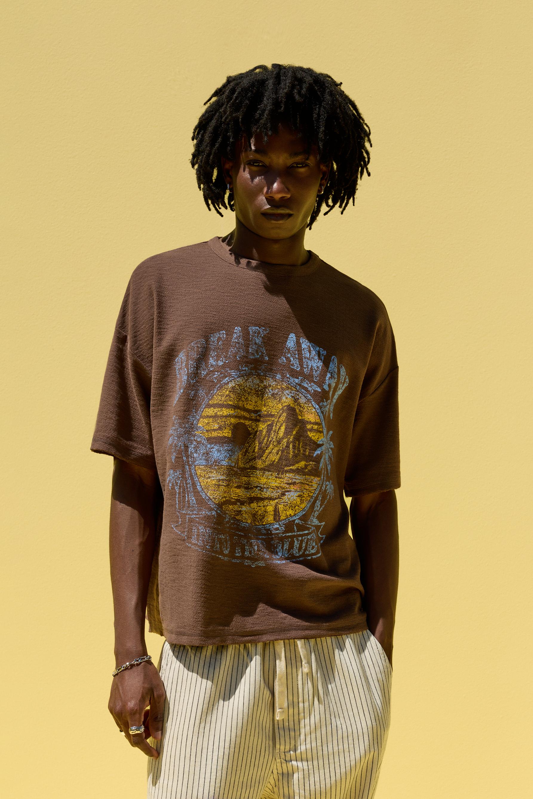 Distressed print T-shirt — BROWN