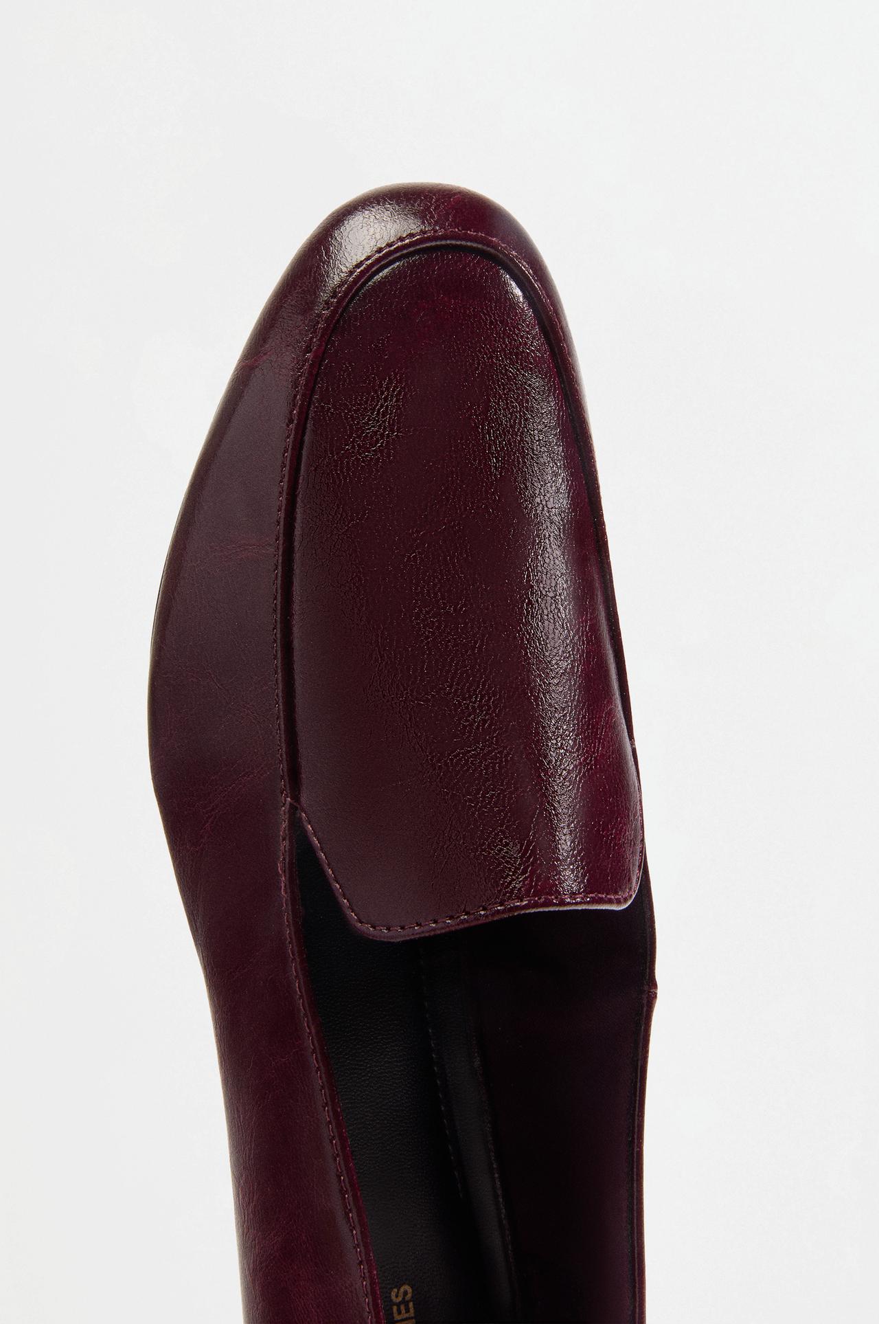 Crocodile-effect loafer — BURGUNDY