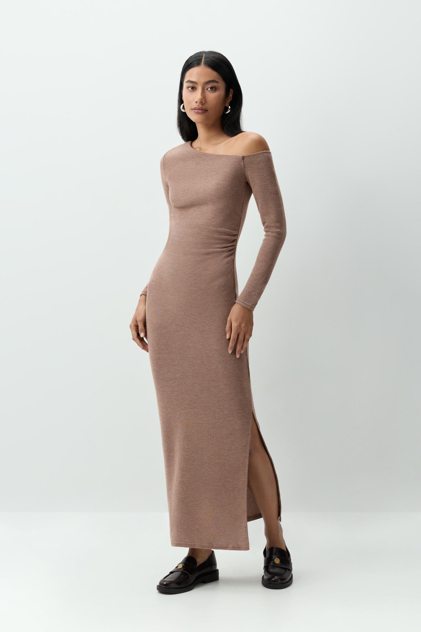 Vestido cuello asimétrico