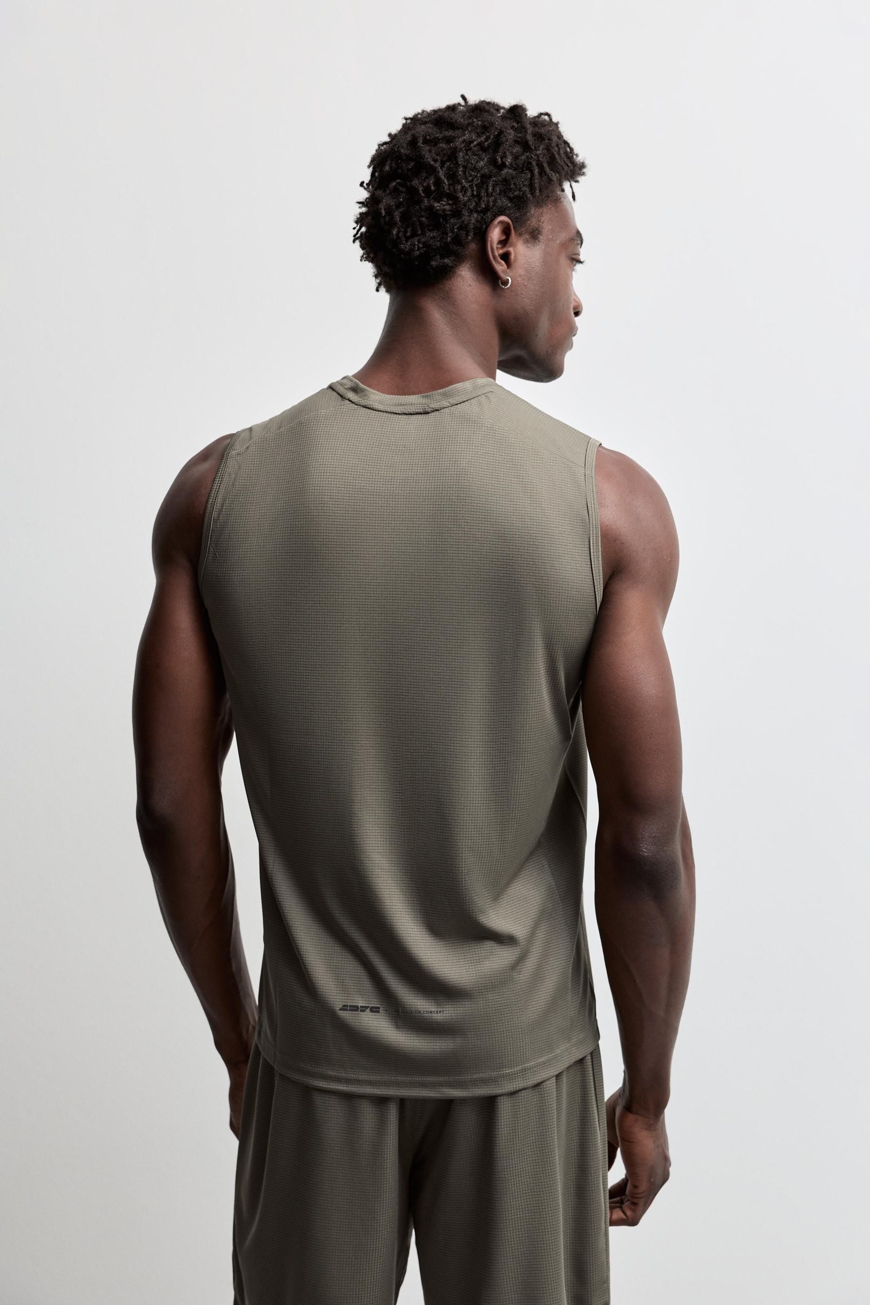 Sleeveless sports T-shirt — DARK GREEN