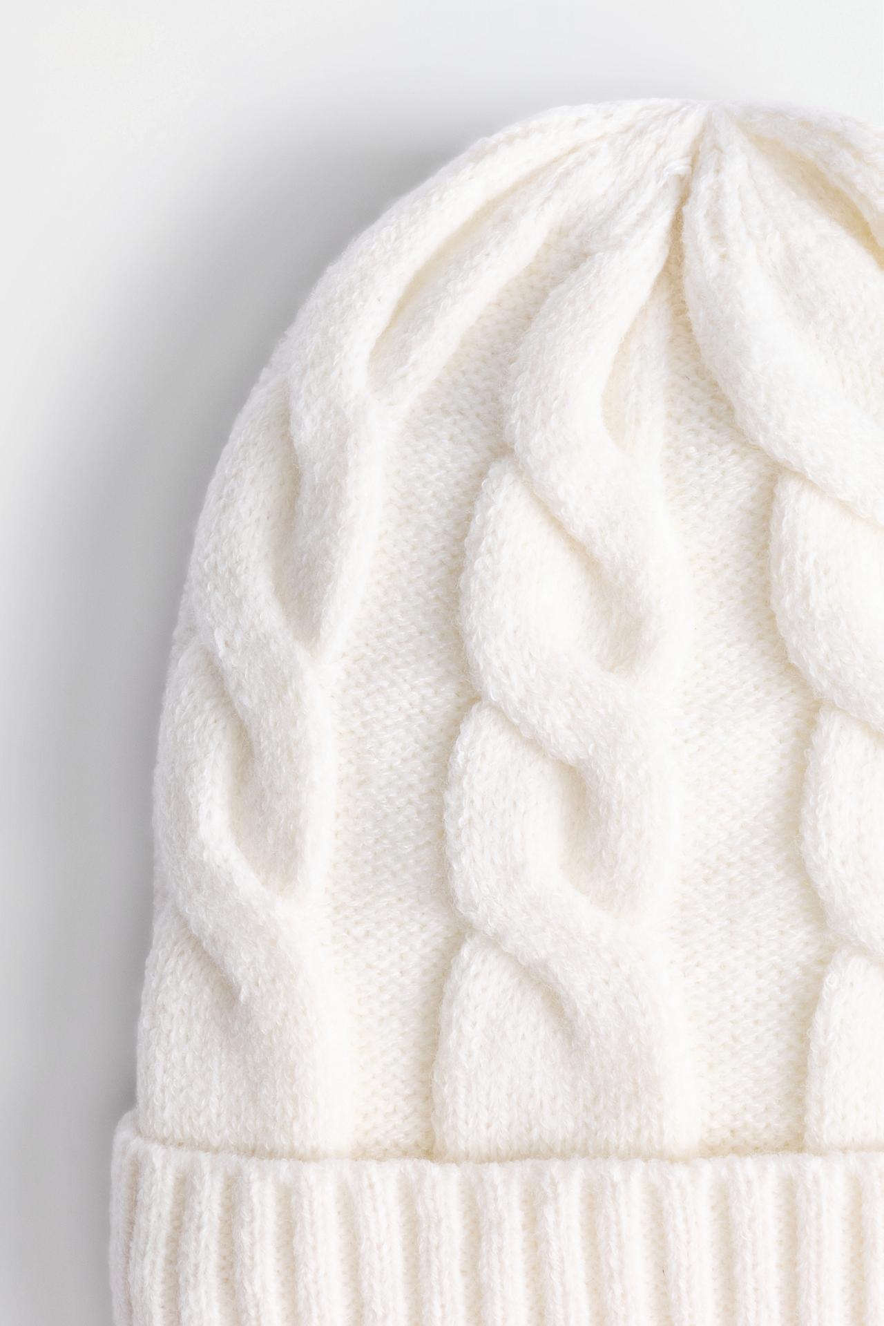 Cable-knit beanie — ECRU