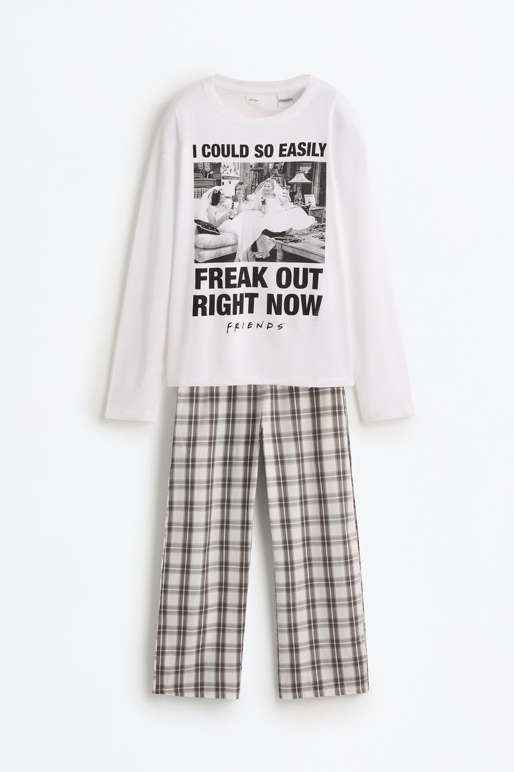 Friends© & ™Warner Bros pyjamas