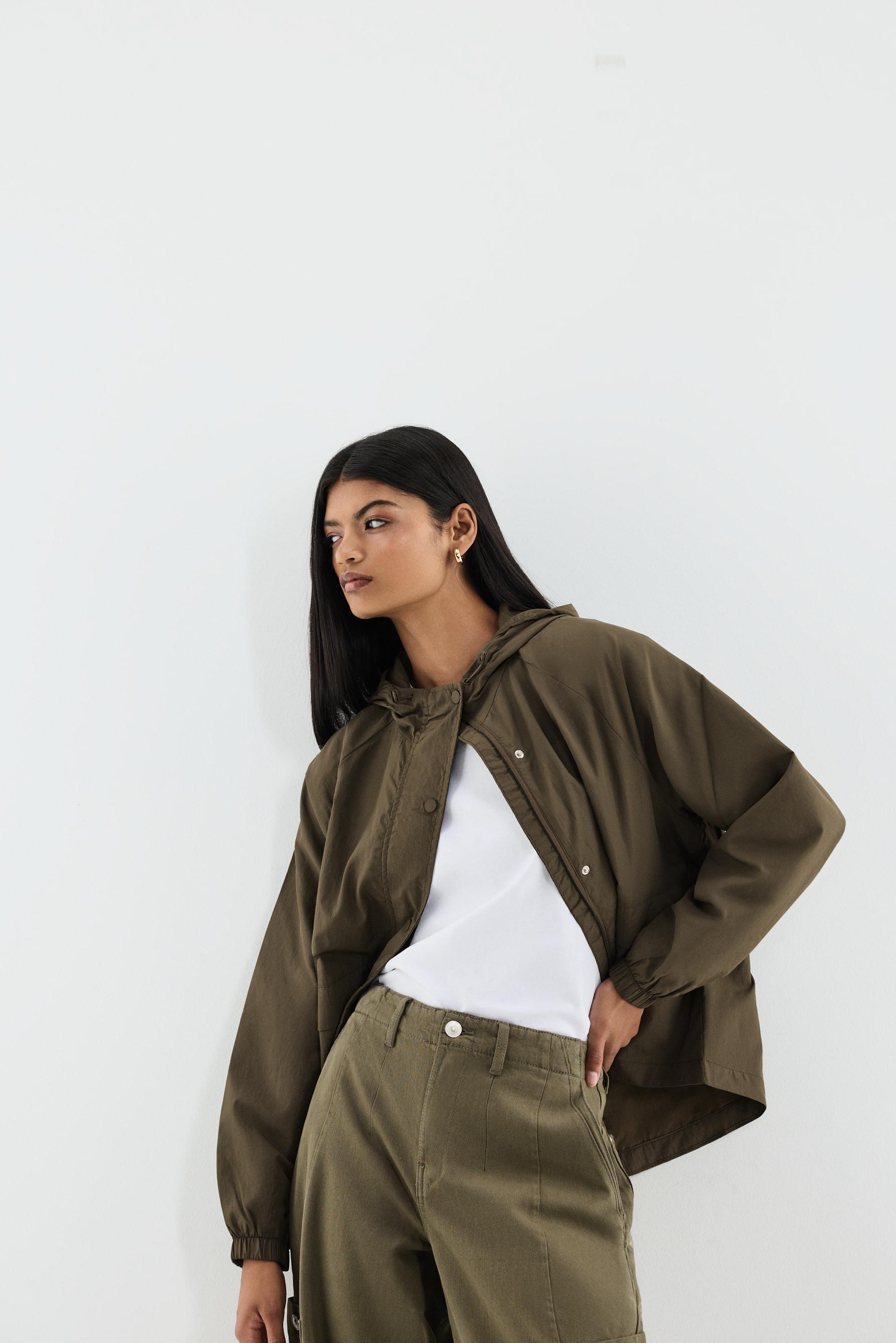 Cropped hooded windbreaker — KHAKI