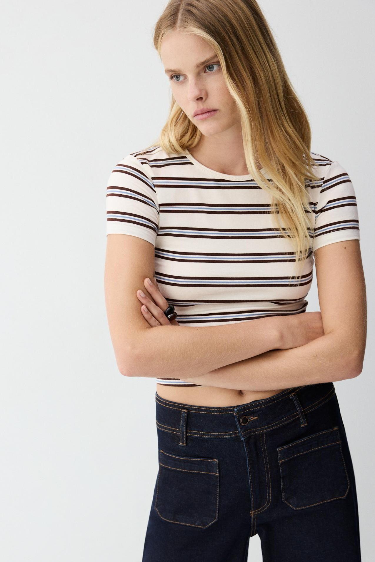 Camiseta cropped cuello redondo