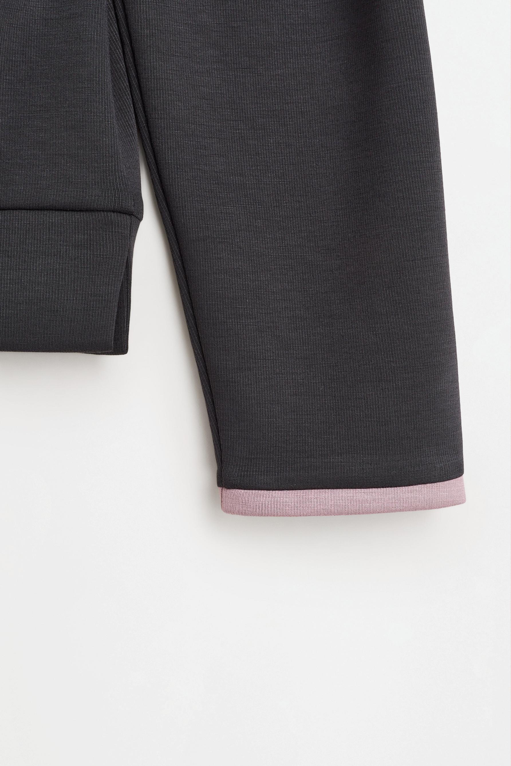 Cropped sweatshirt with text — TAUPE GREY