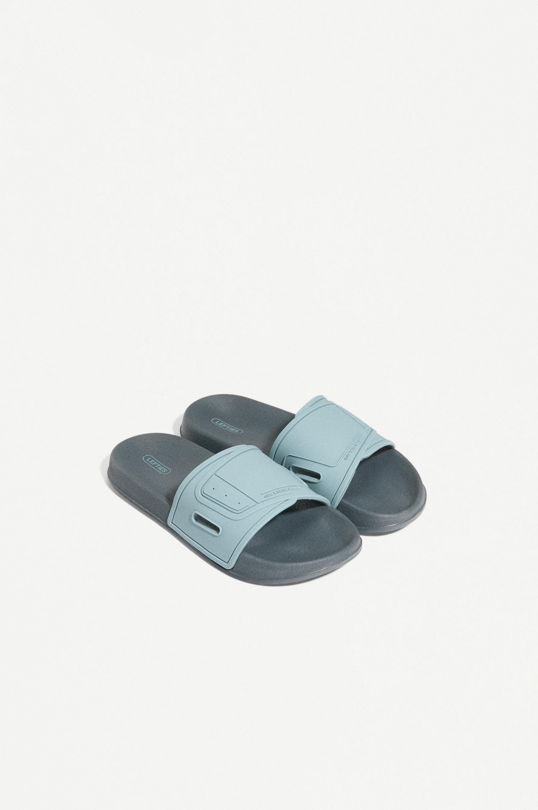 POOL SLIPPERS — GREY