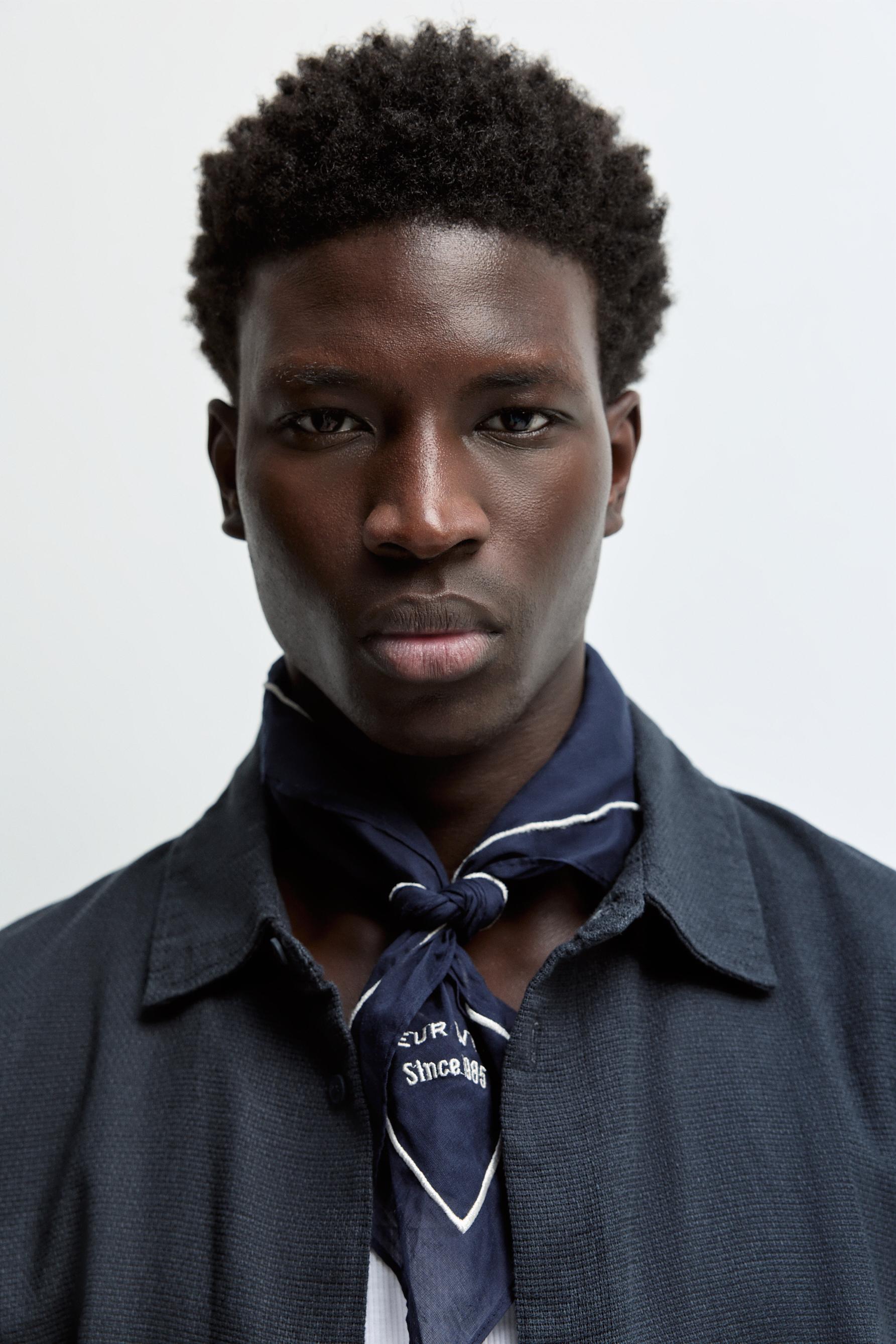 Pañuelo detalle bordado