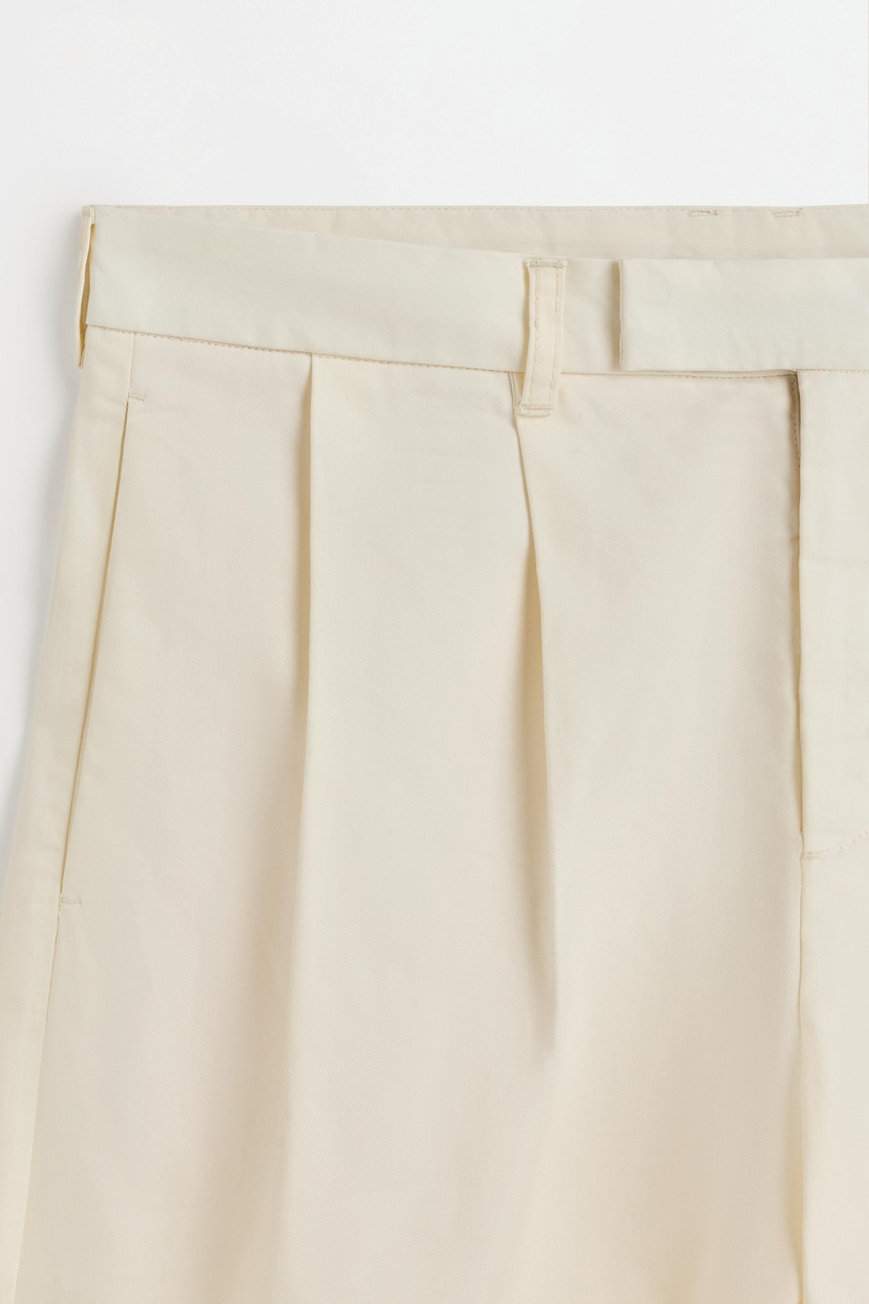 Pleated chino Bermuda shorts — OFF WHITE