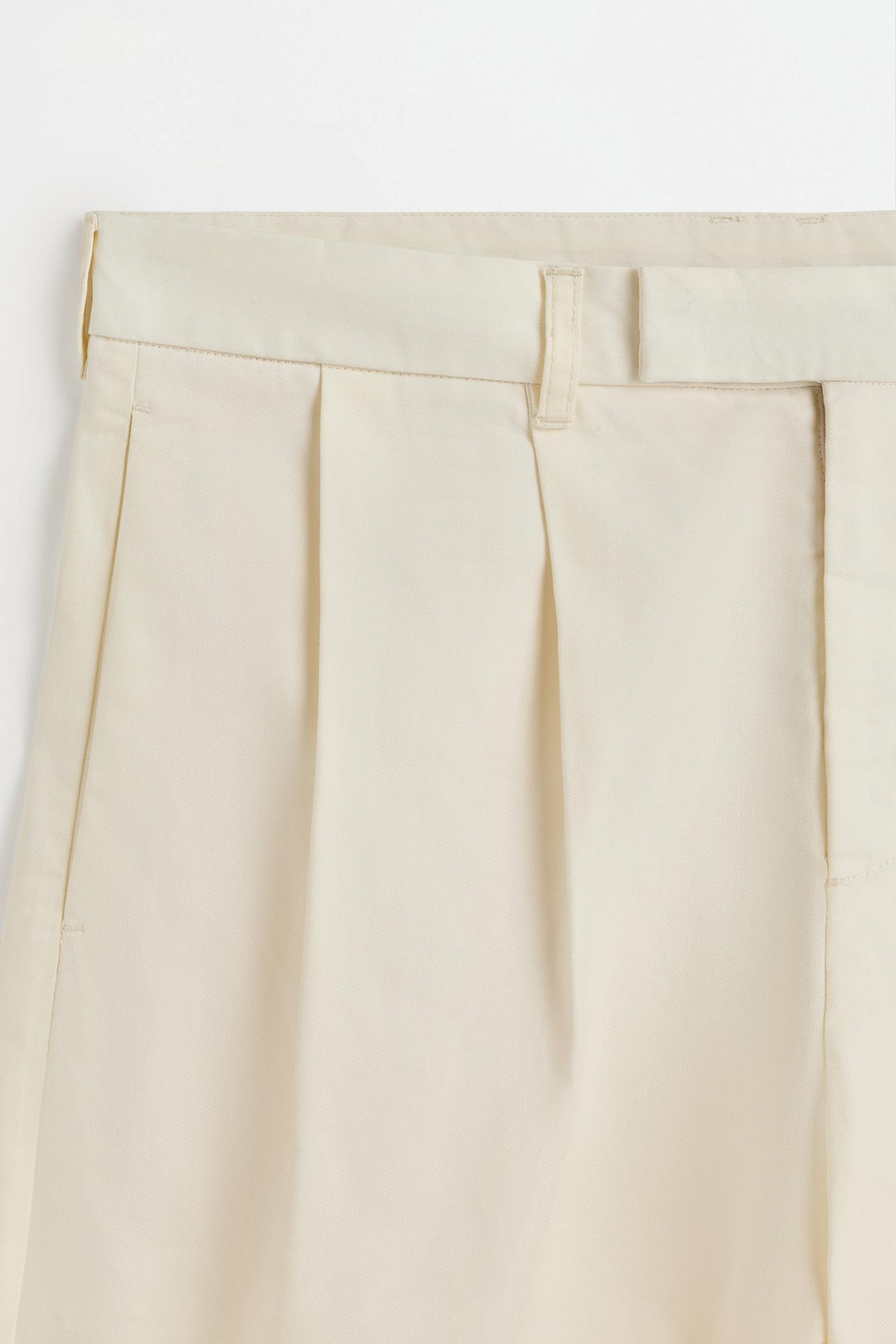 Pleated chino Bermuda shorts — OFF WHITE