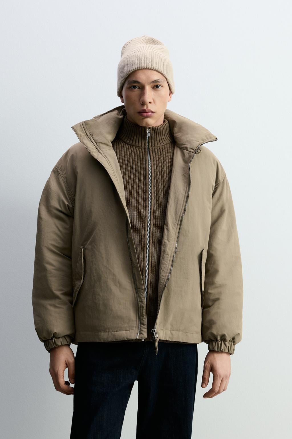 Casaco acolchoado gola alta e capuz