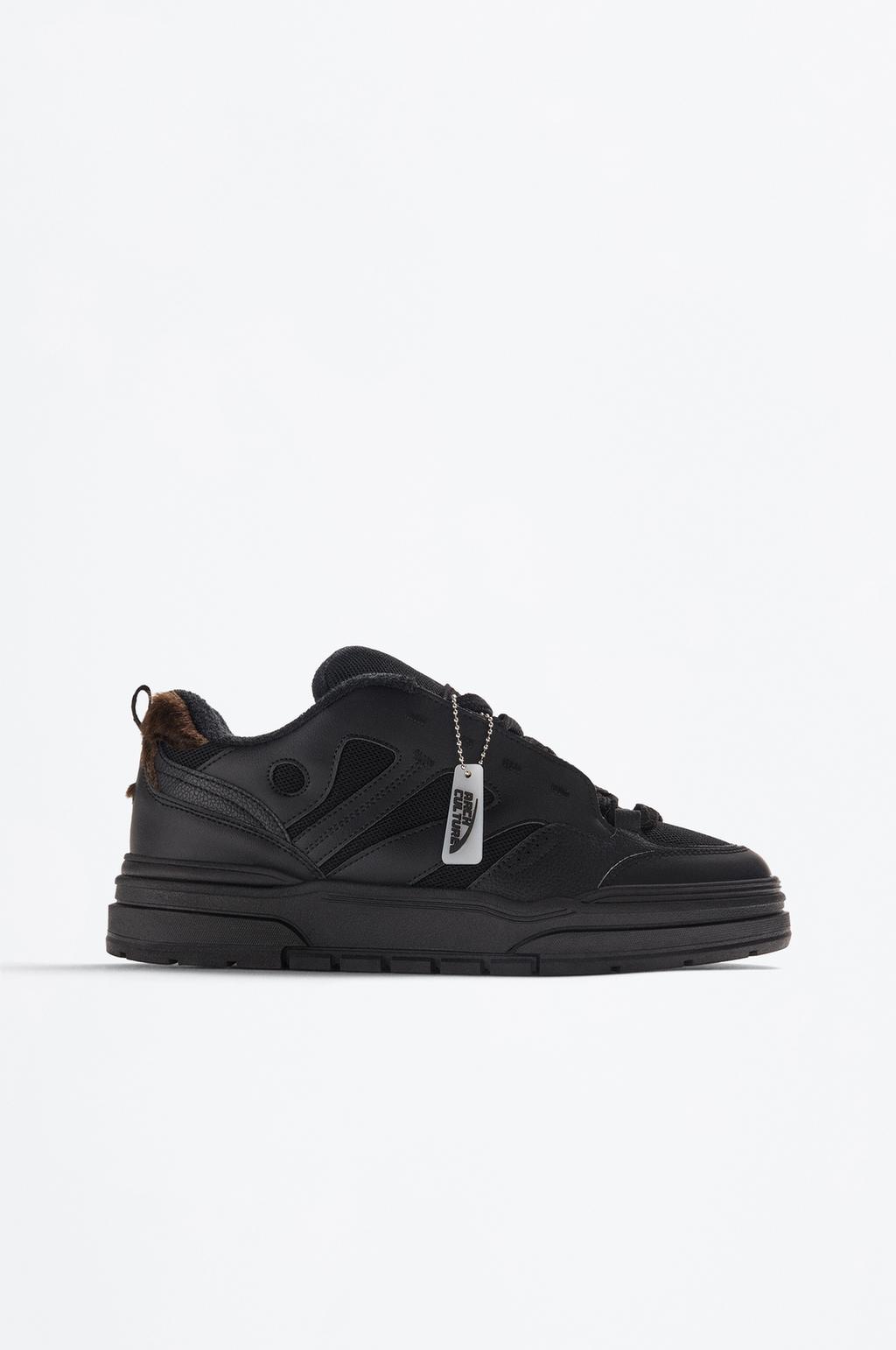 Zapatilla skate volumen pelo y llavero