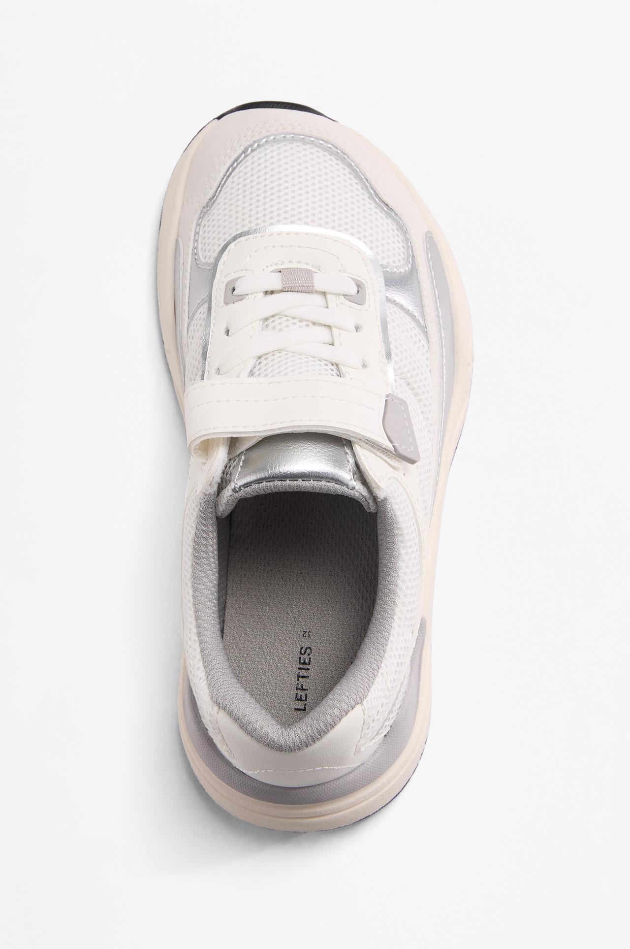 CASUAL BAREFOOT SPORTS SHOES — WHITE