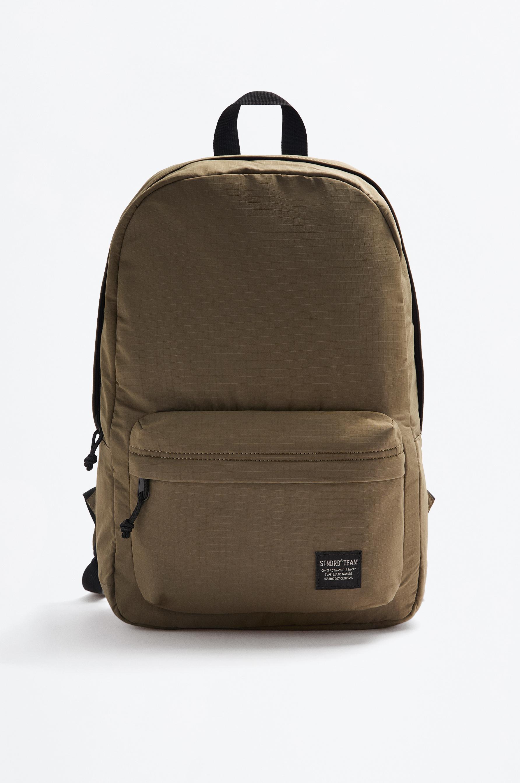 Mochila básica STNDRD