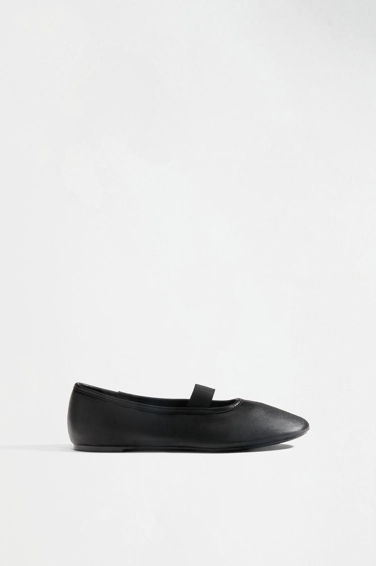 Minimalist ballet flat — BLACK