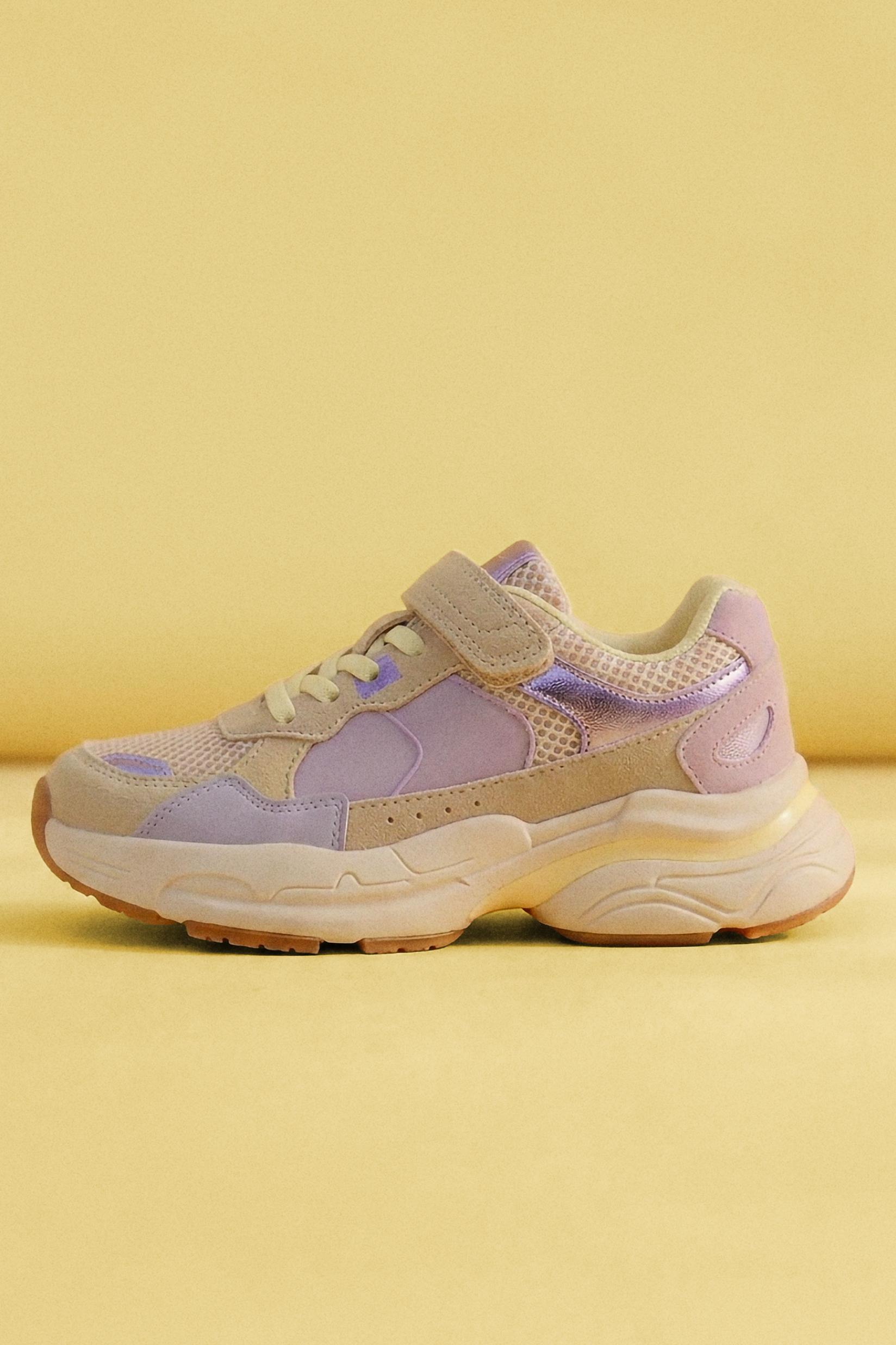 Metallic sports shoe — OTHERS