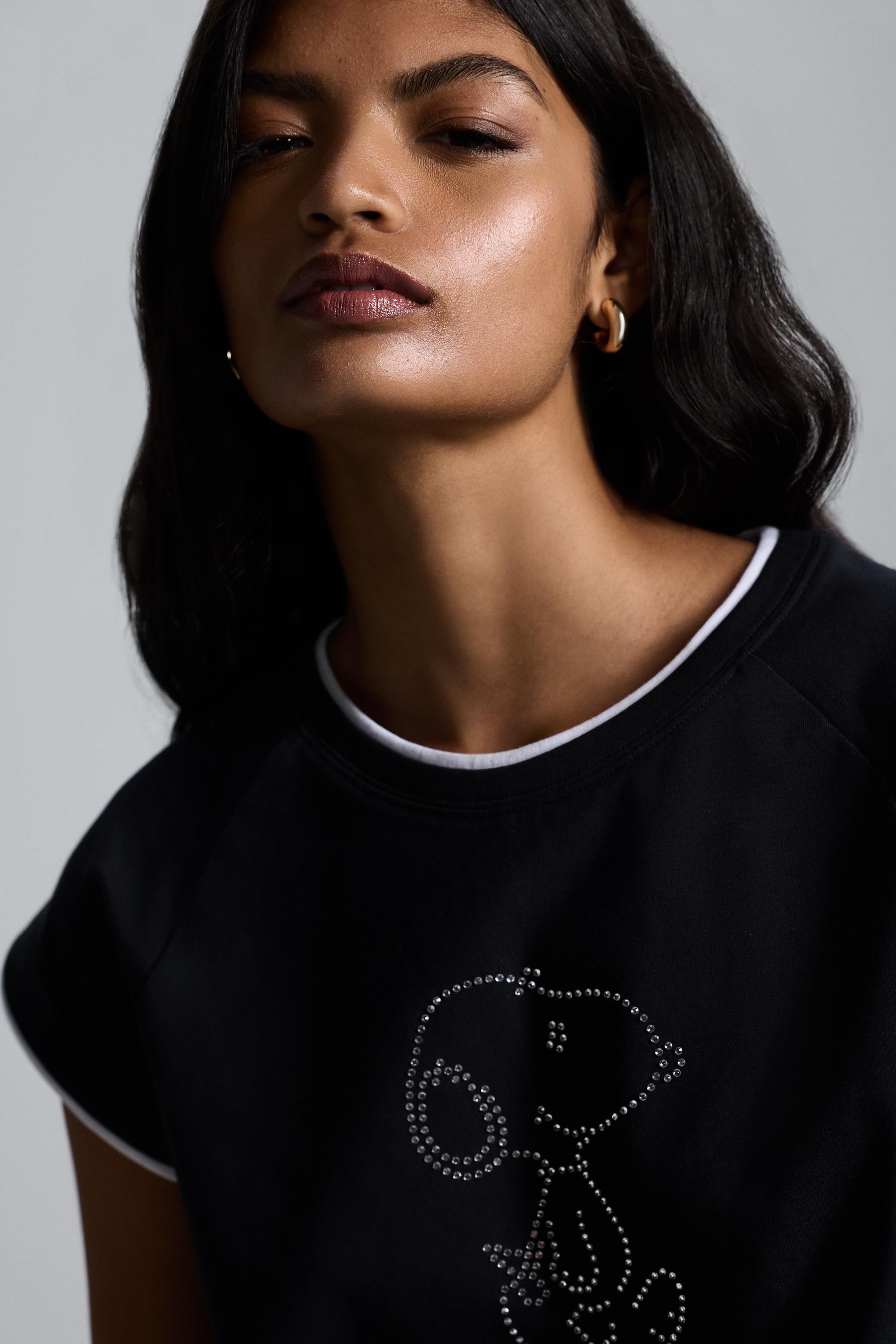 Snoopy Peanuts™ raglan sleeve T-shirt — BLACK
