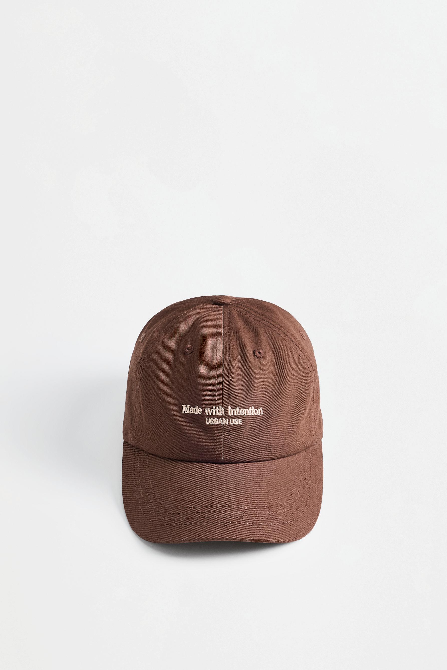 Text embroidery cap — BROWN/WHITE