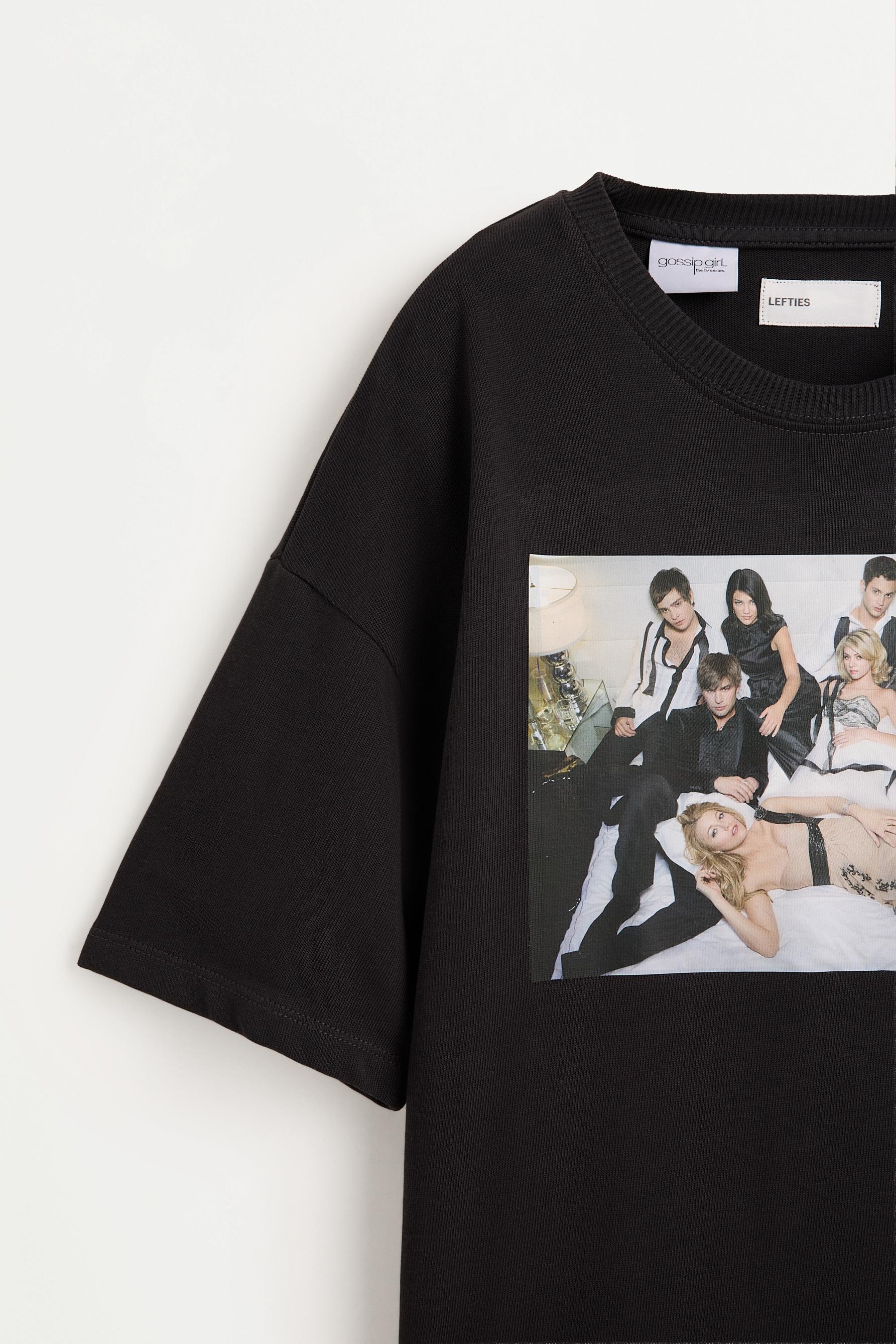 Gossip Girl ™Warner Bros T-shirt — BLACK