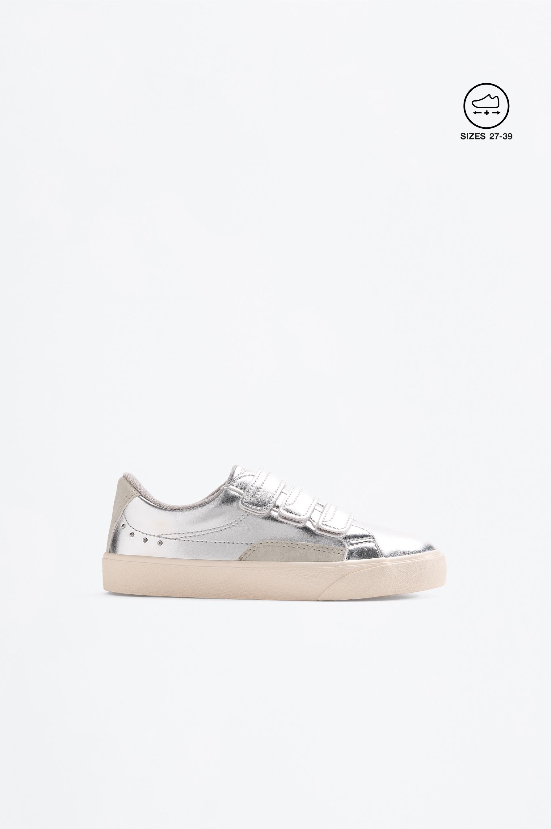 Zapatilla metalizada plateada