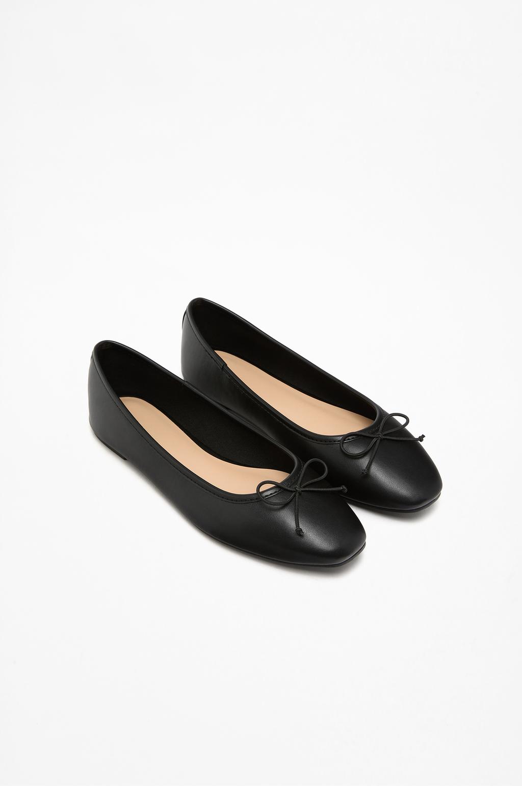 Ballet flats with bow