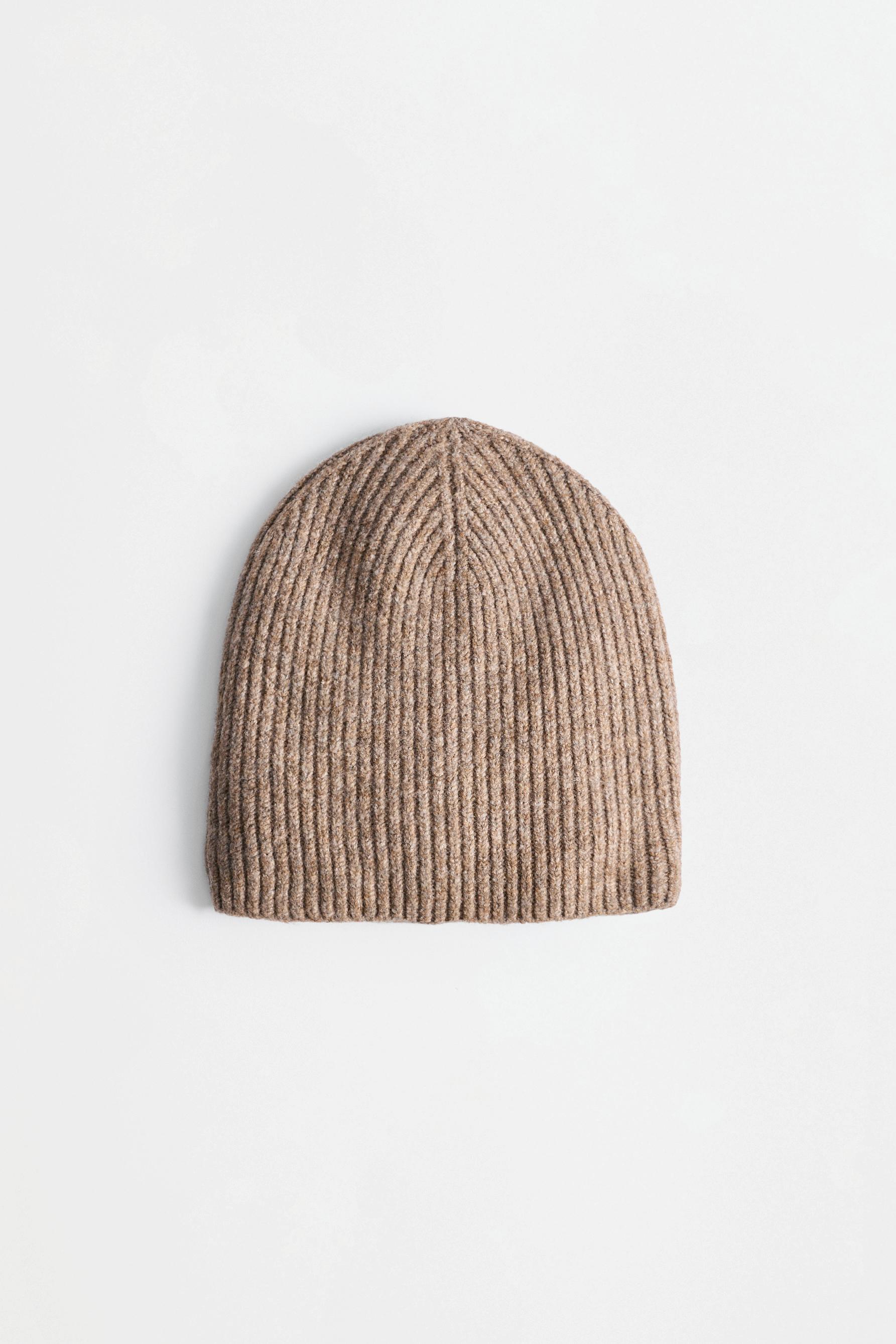 Basic knit beanie — SAND