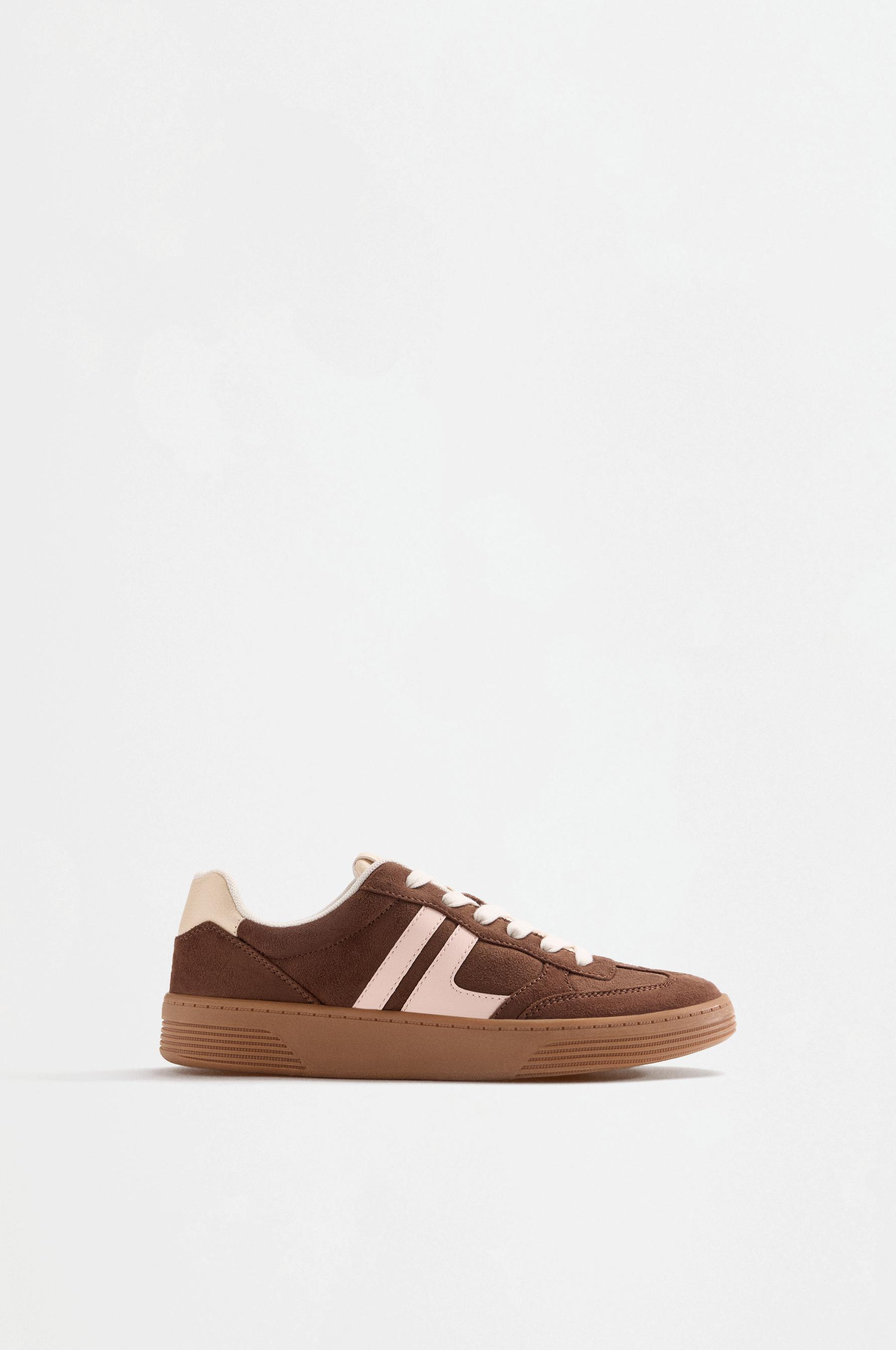 Retro sneaker with detail — BROWN