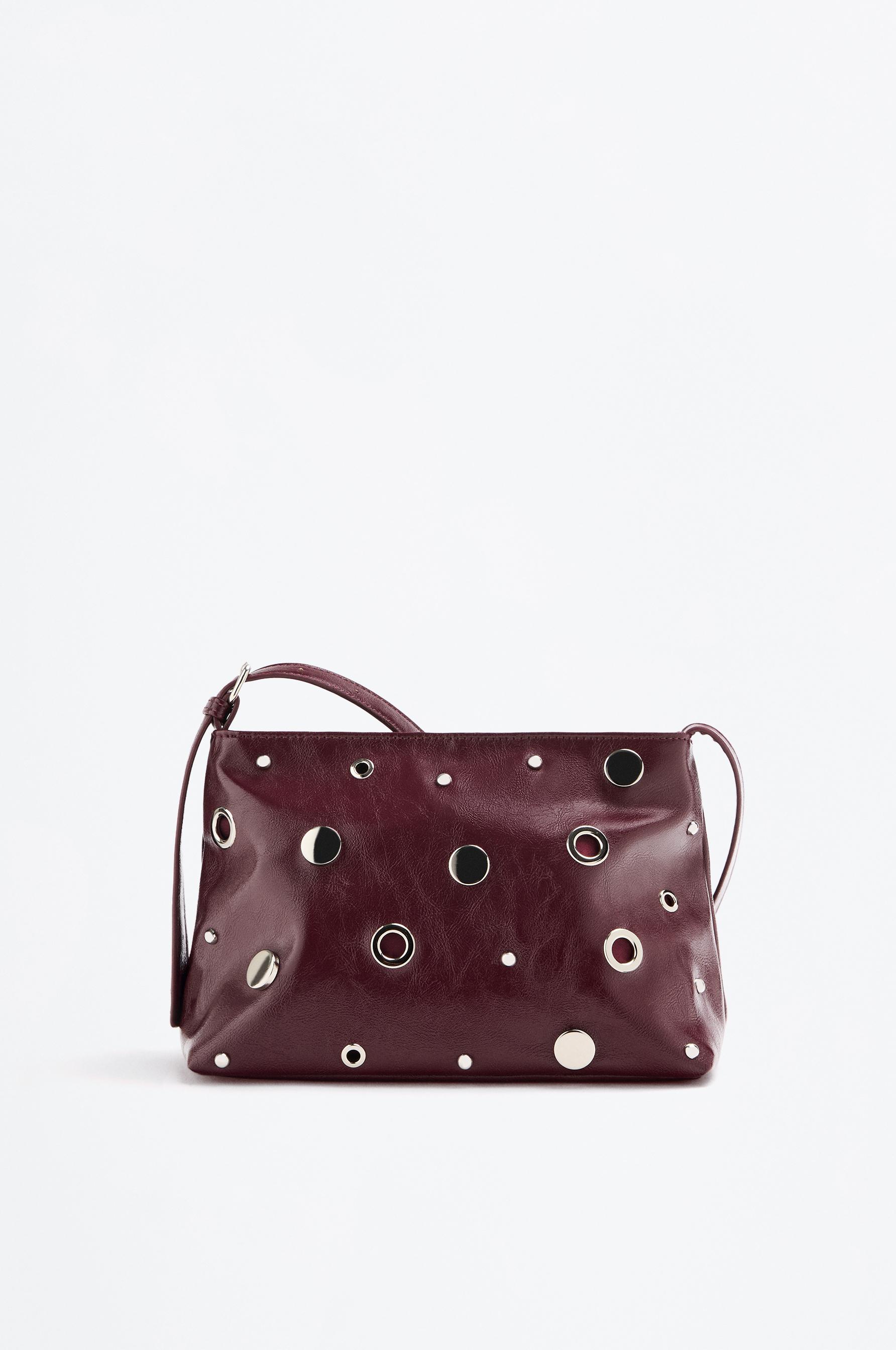 Bolso bandolera tachas y eyelets