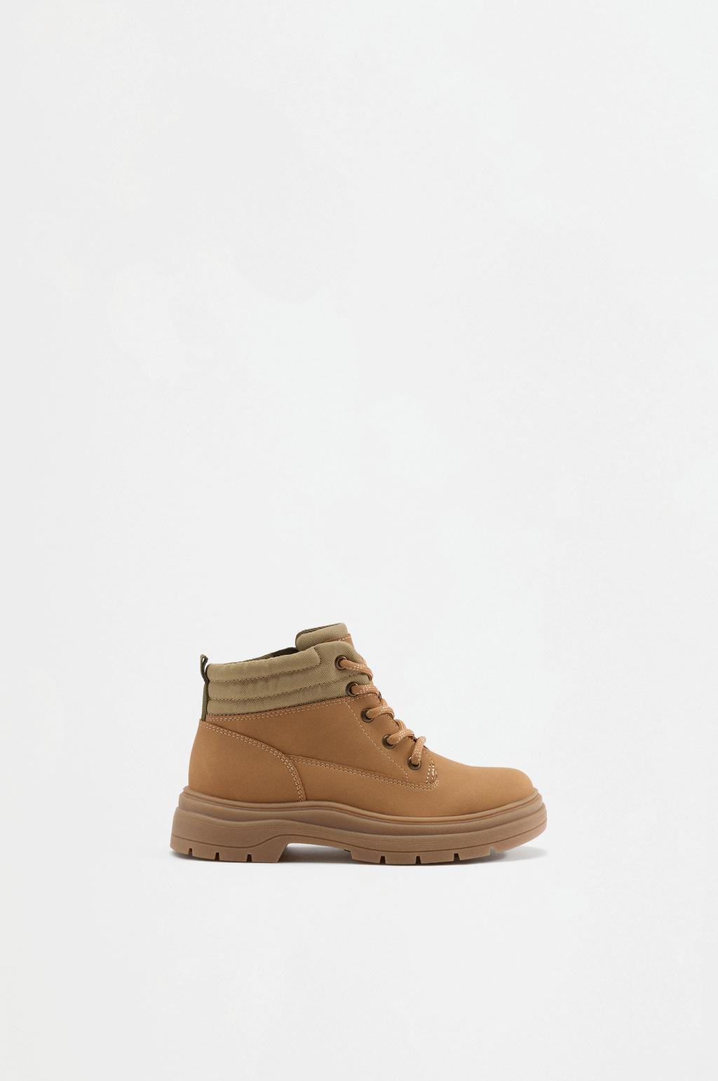 Collar boot