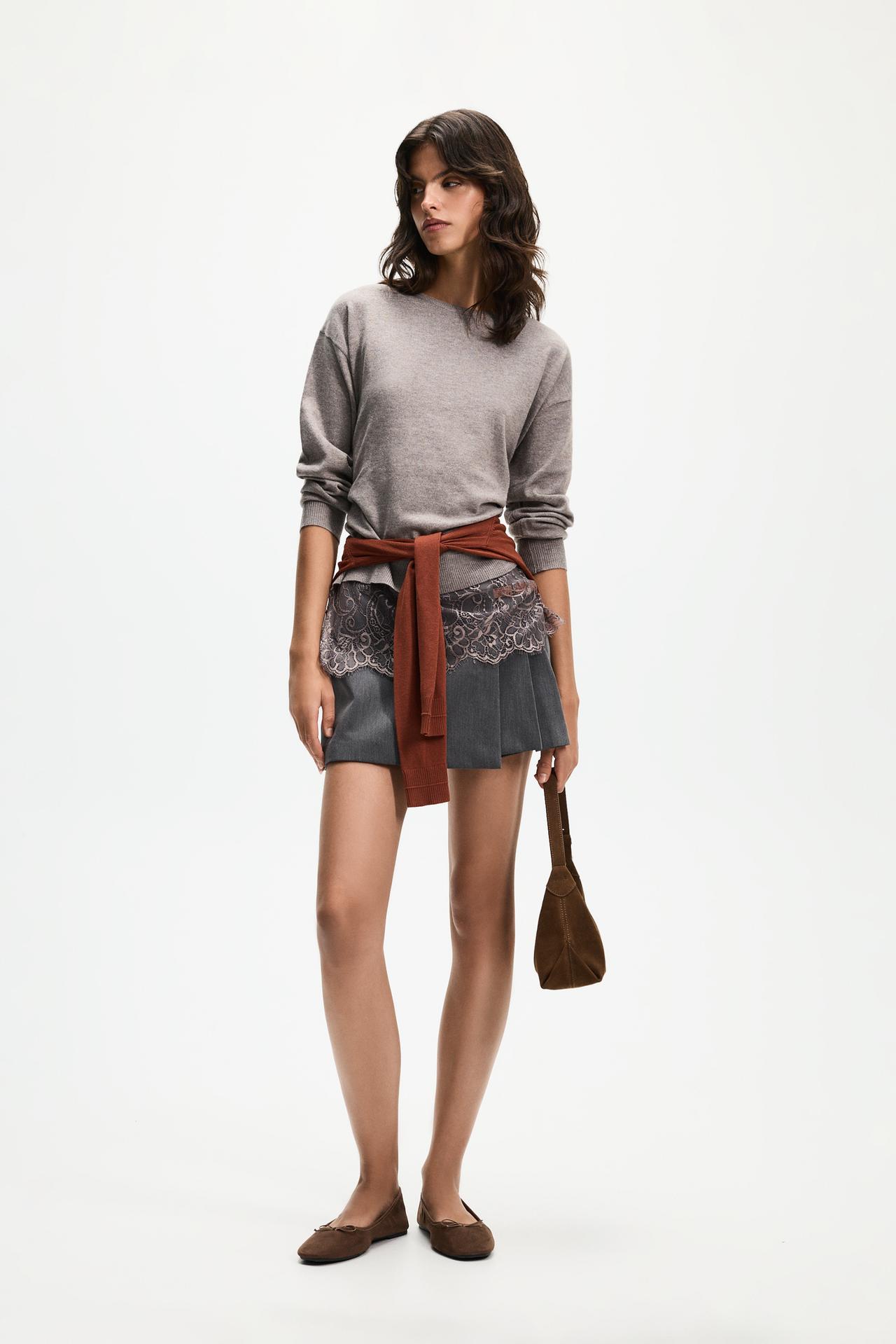 Lace hem sweater — TAUPE GREY