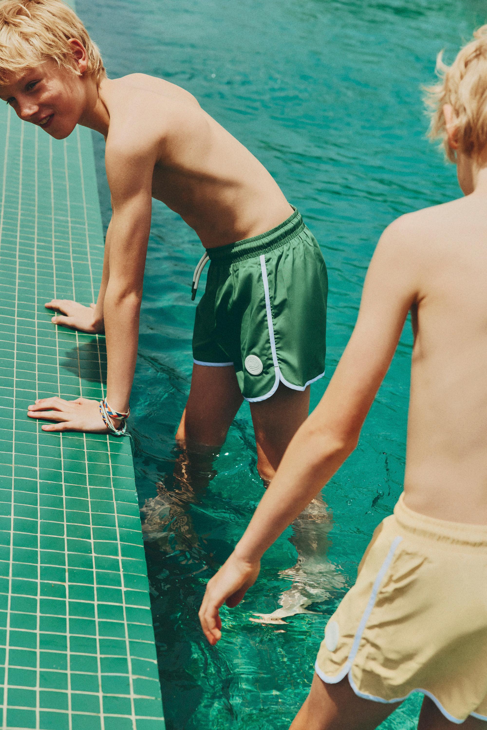 Contrast-line swim shorts — MEDIUM GREEN