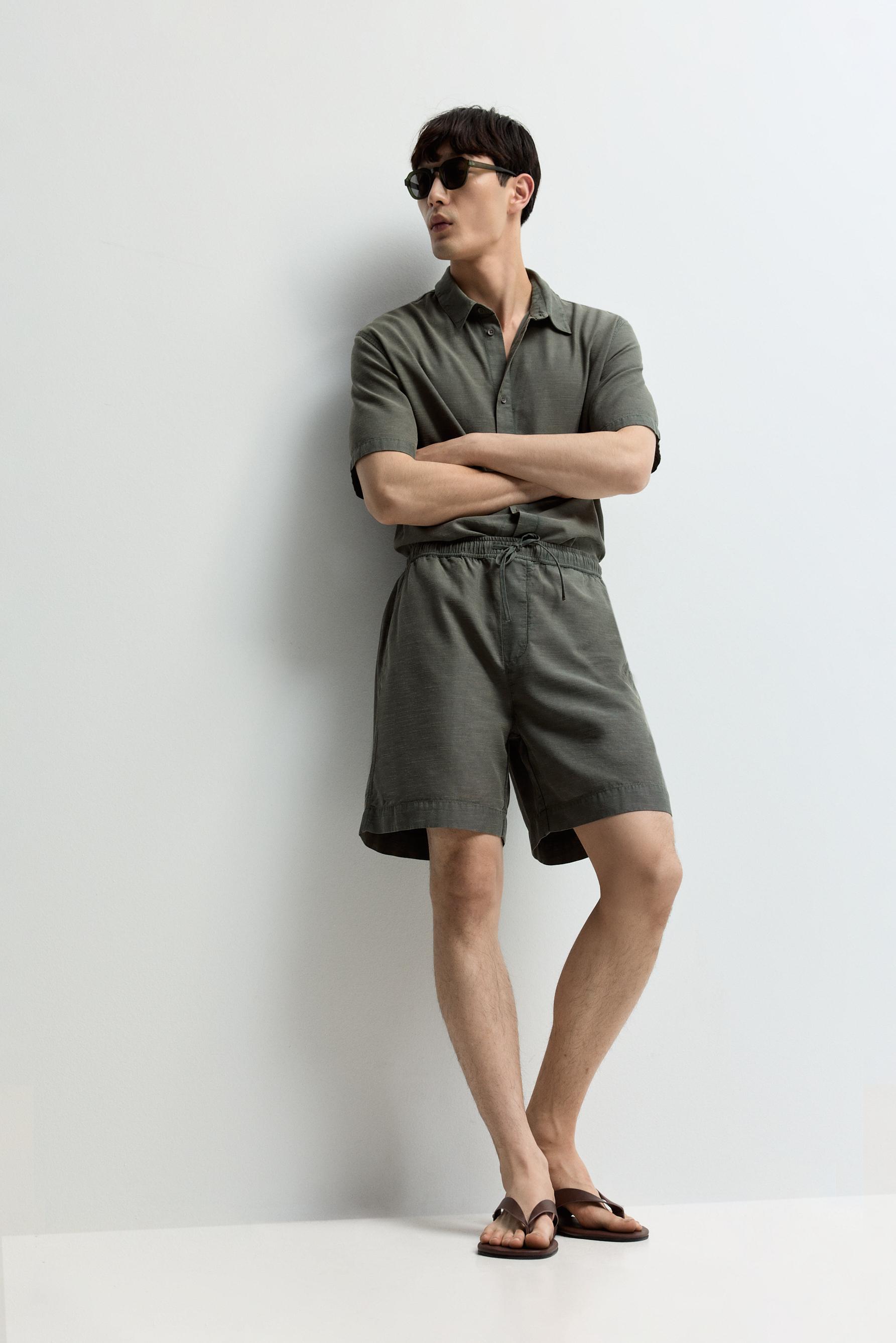 Textured jogger Bermuda shorts — GREEN