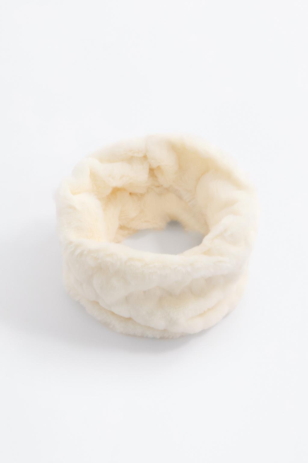 Bihotz-formako ile-efektudun lepoa