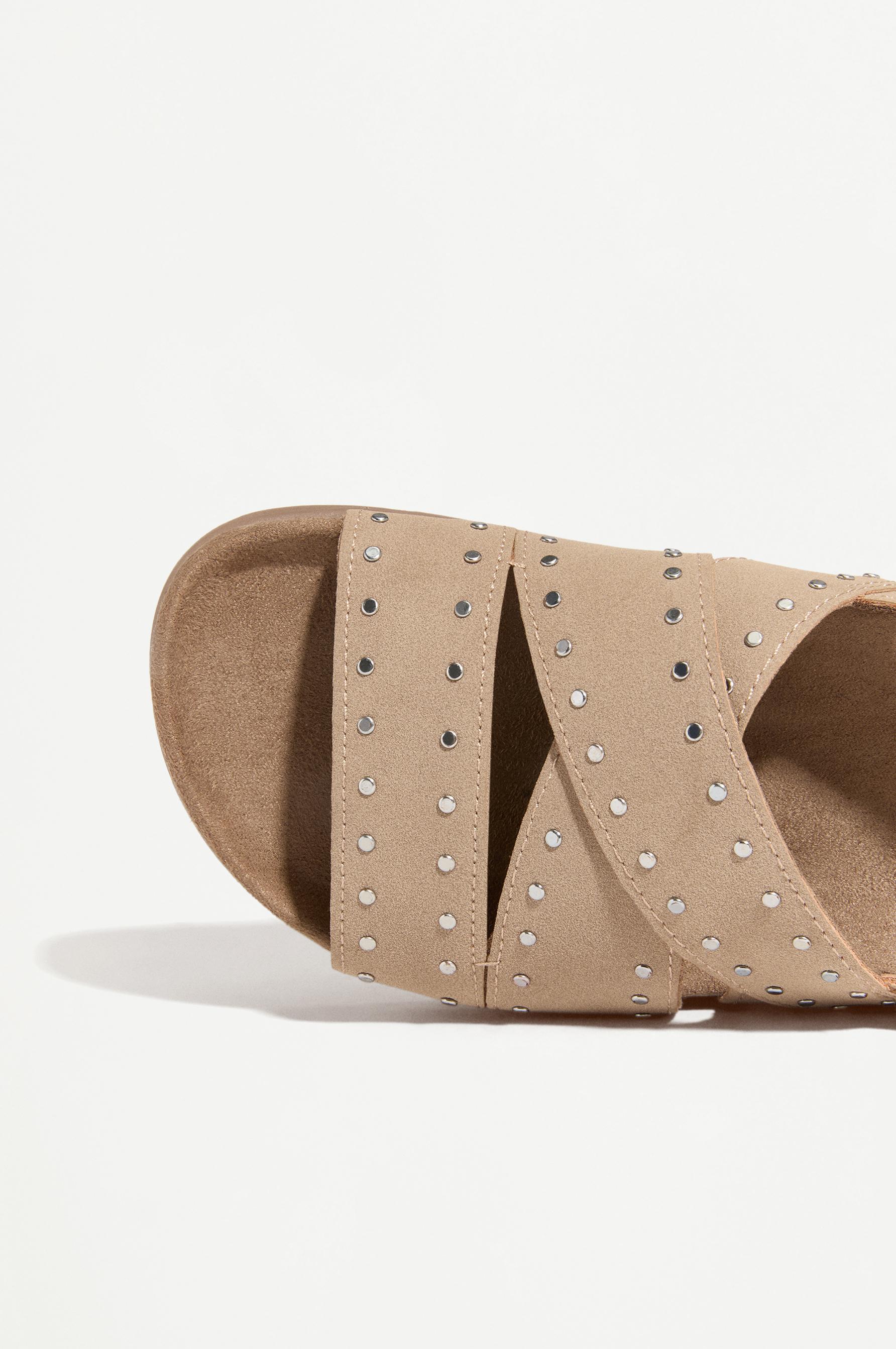 COMFORT STUDDED SANDALS — LEATHER