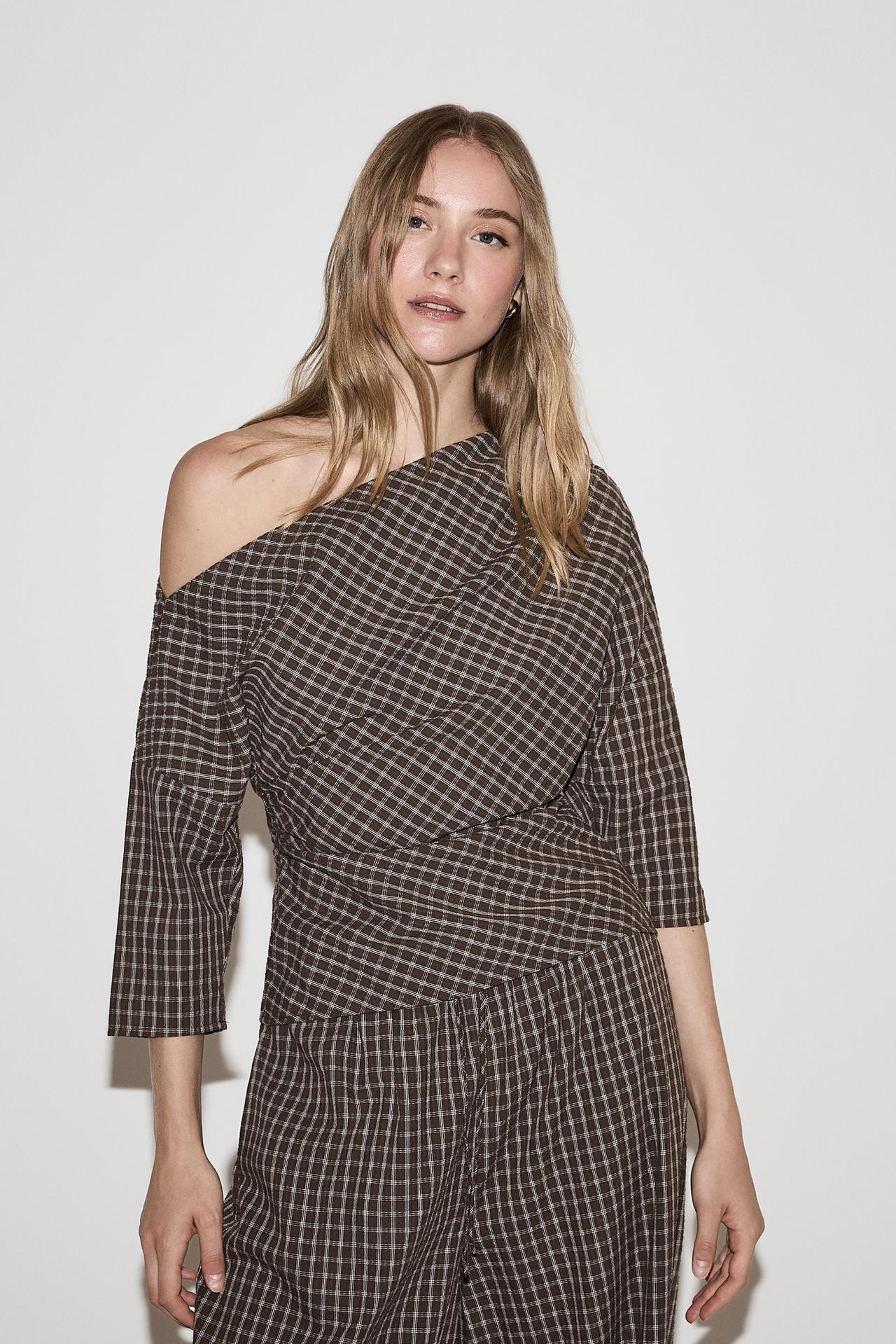 Asymmetric plaid top — BROWN