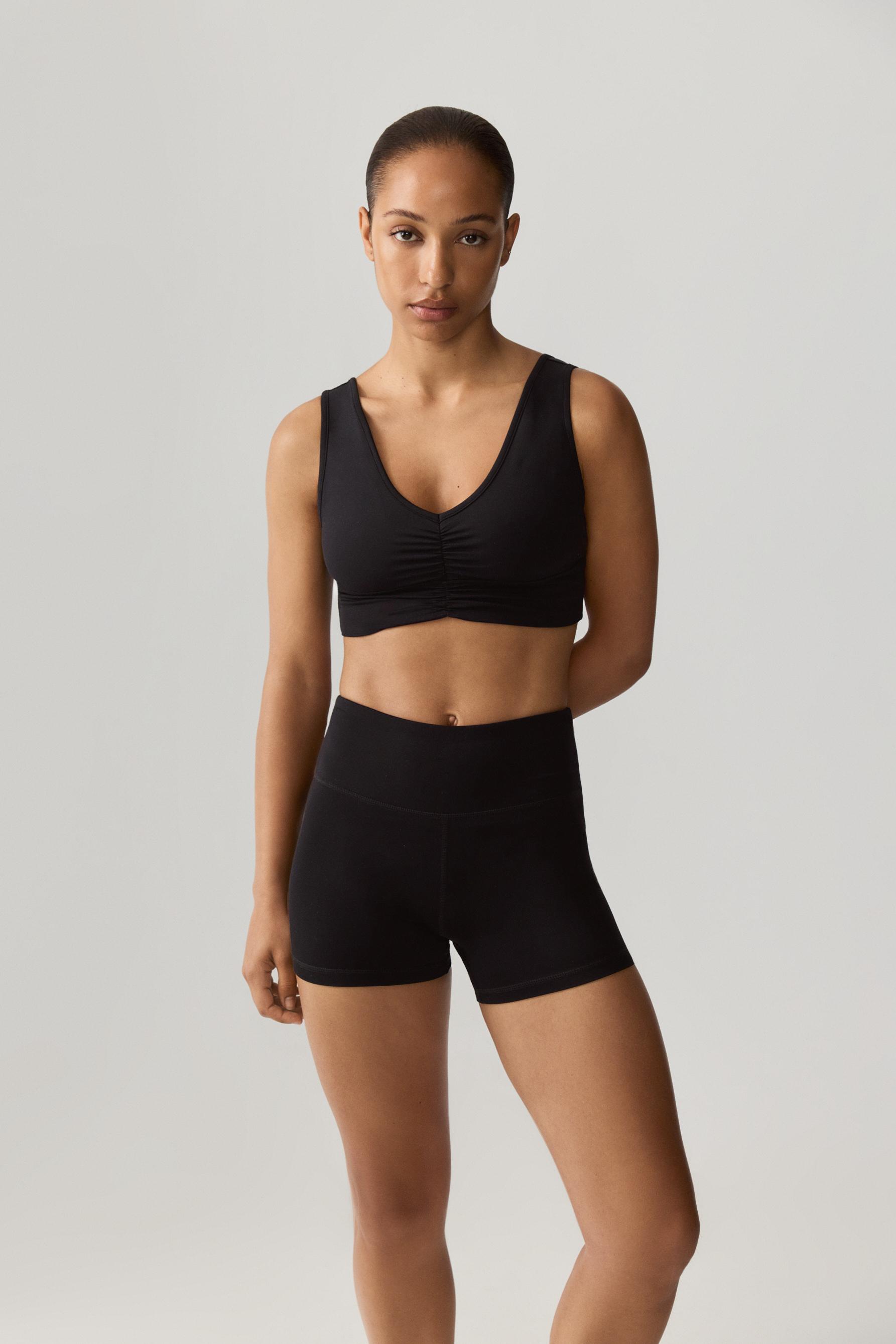 Top deportivo fruncido