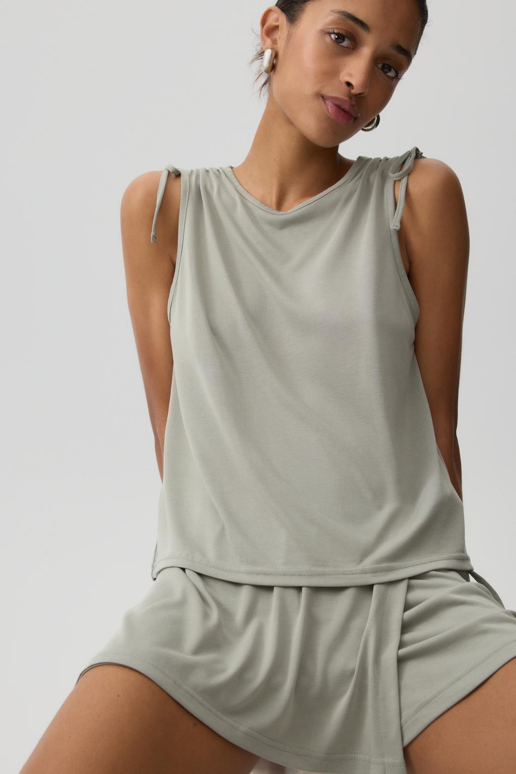 Loose-fitting skort