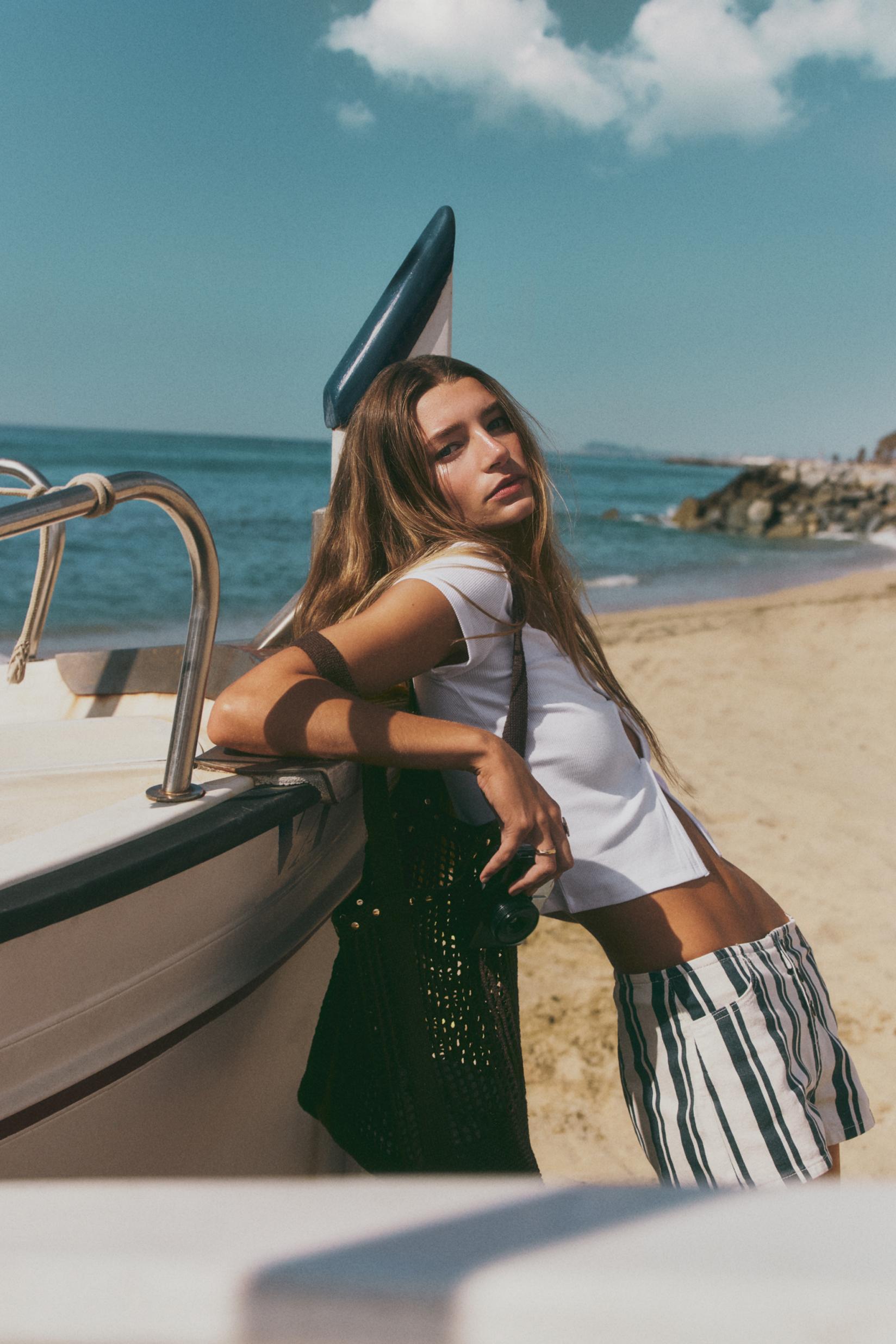 Ribbed cut-out top — OFF WHITE
