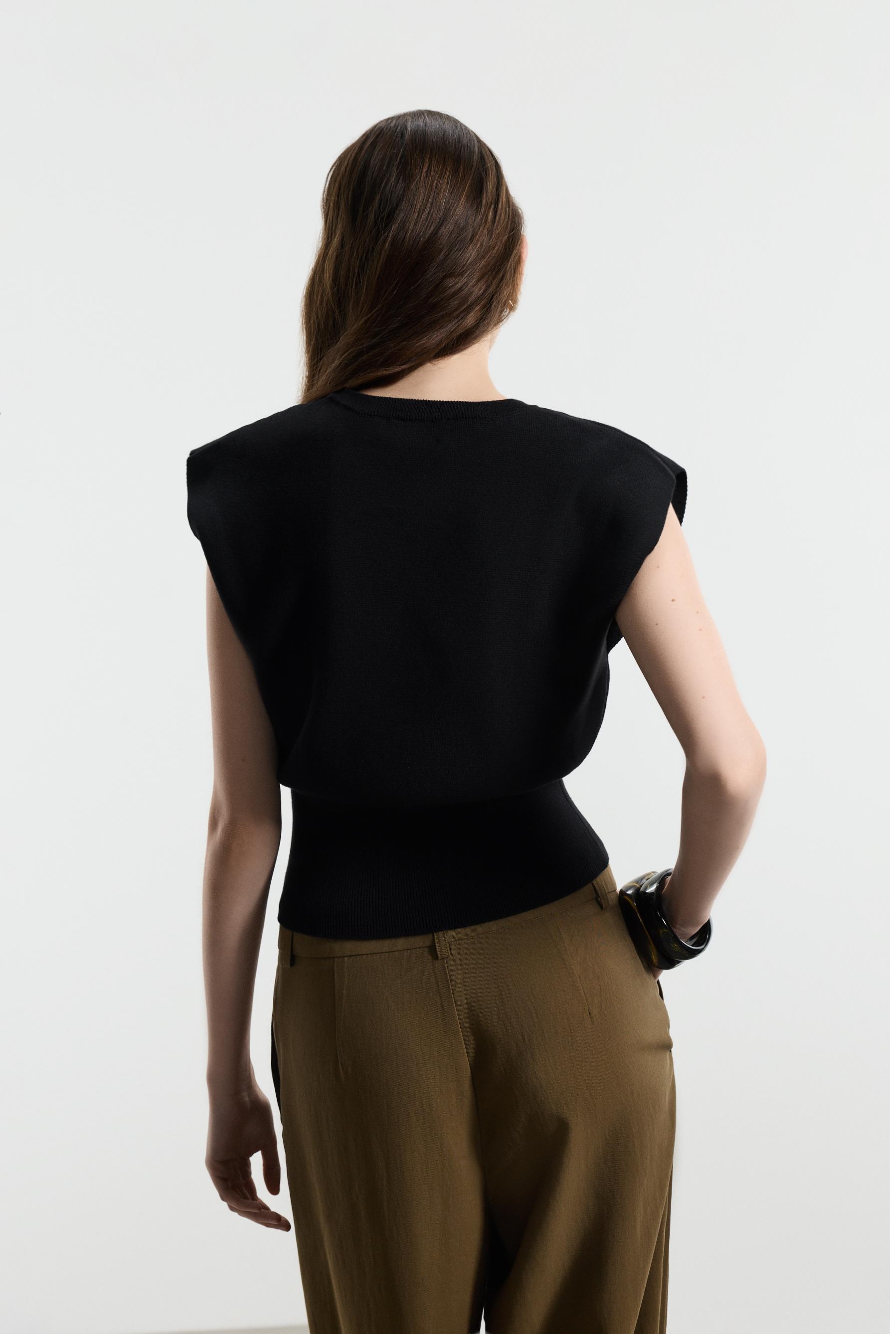 Voluminous top — BLACK