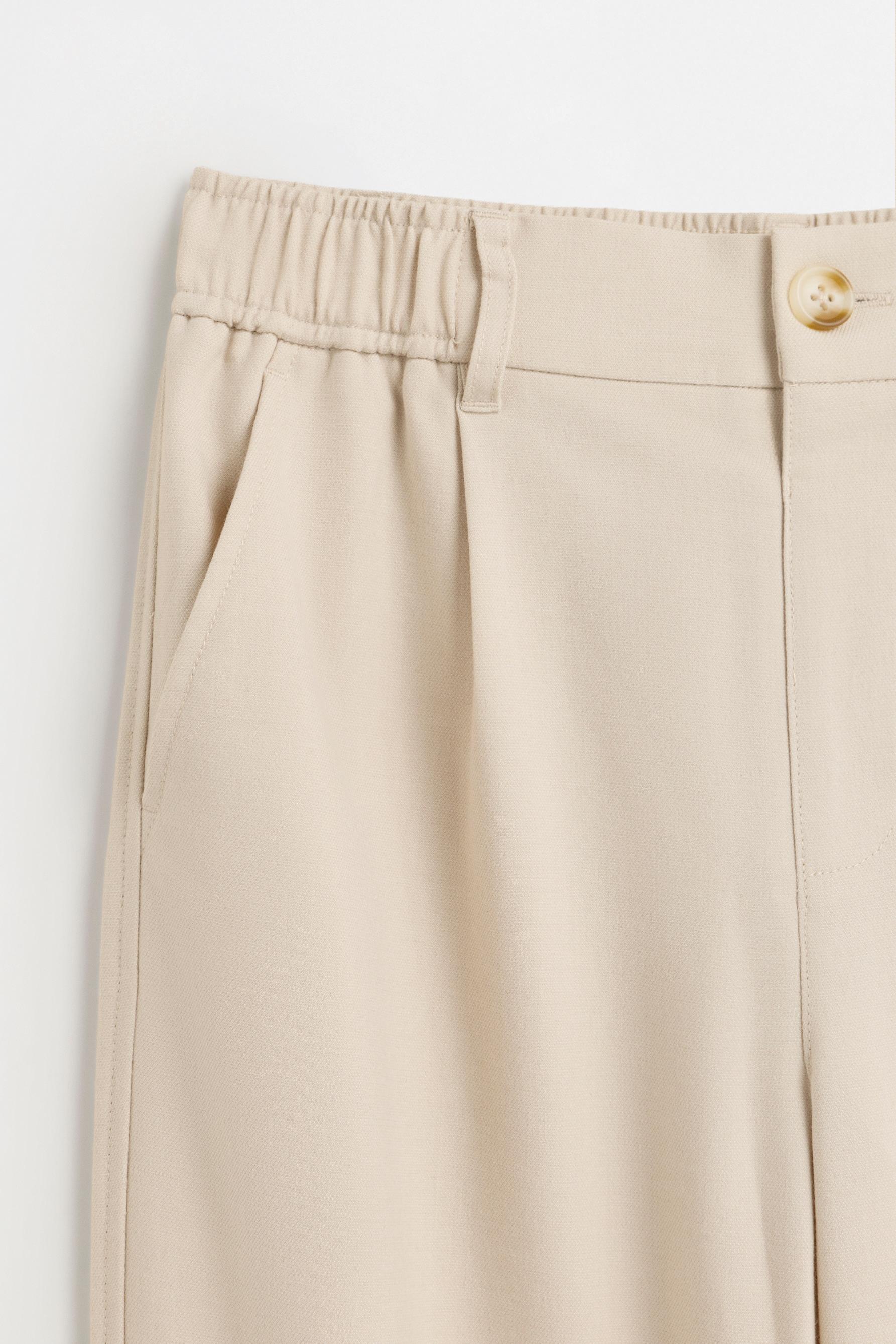 Tailored fit pleated trousers — SAND