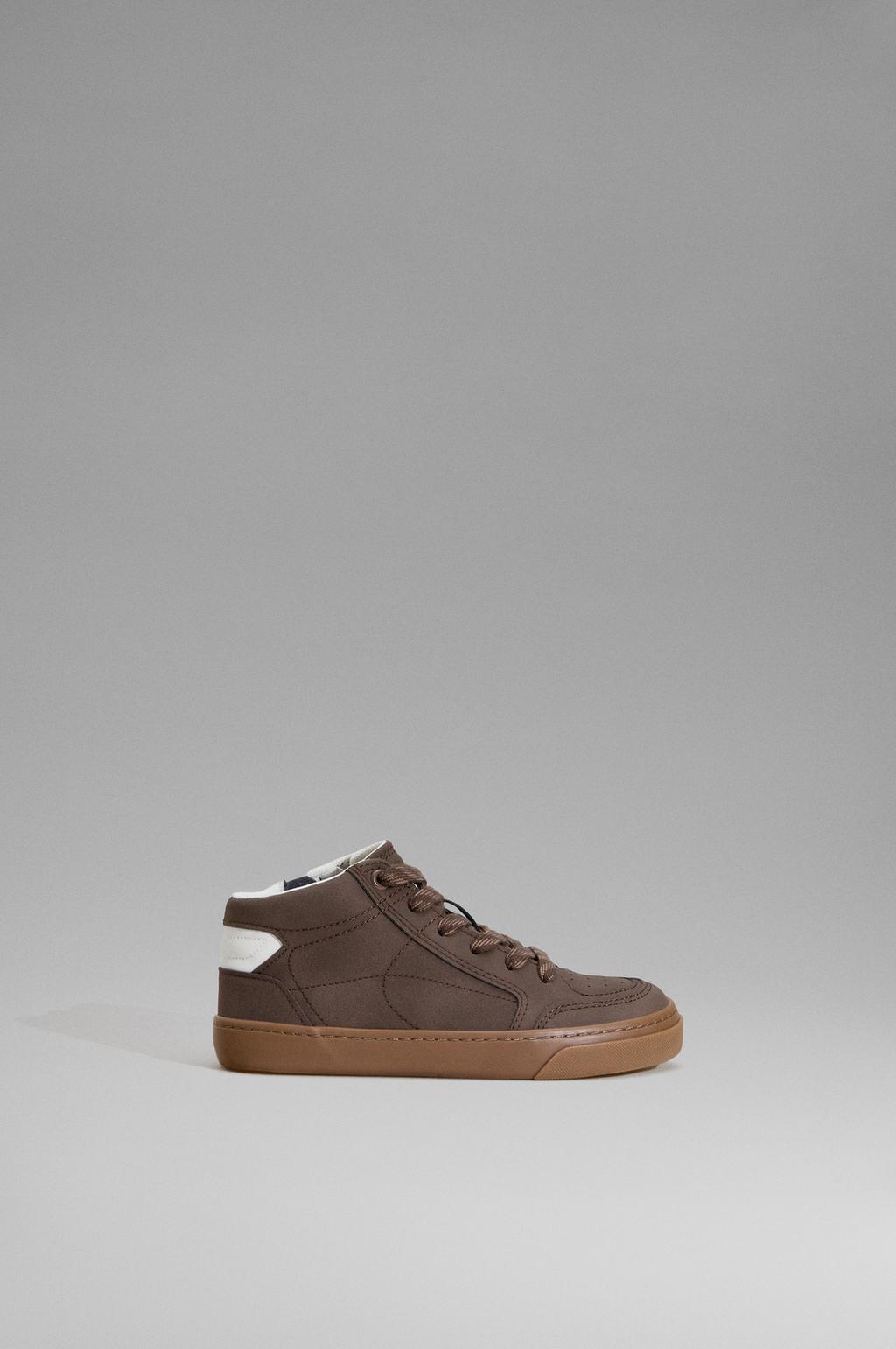Casual barefoot sneakers