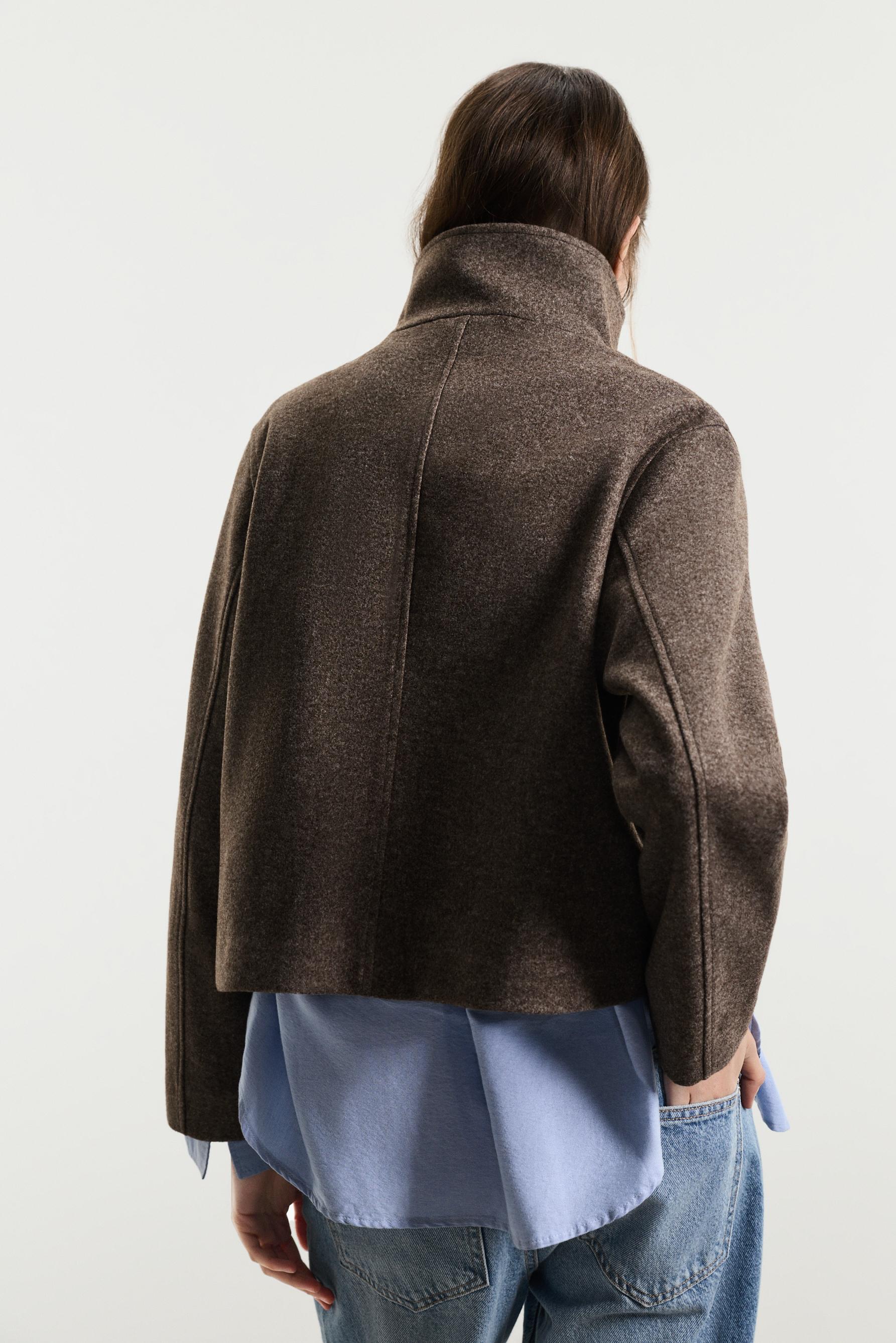 Short funnel neck jacket — BROWN