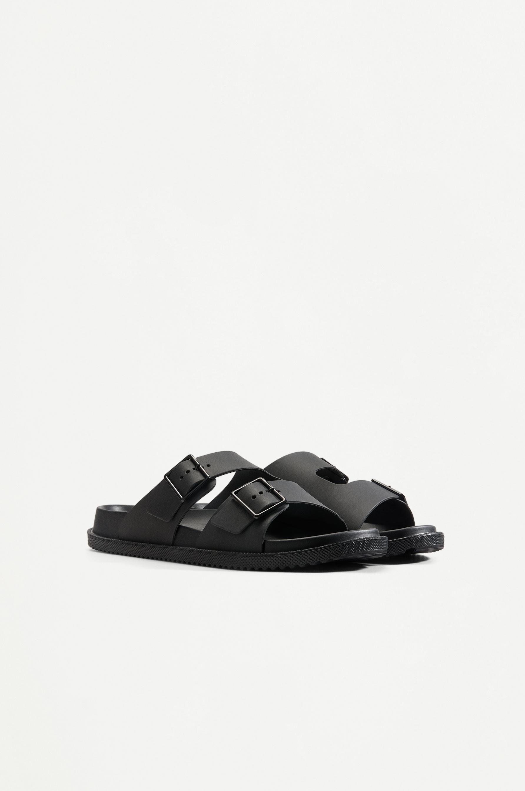 Comfort buckle sandals — BLACK