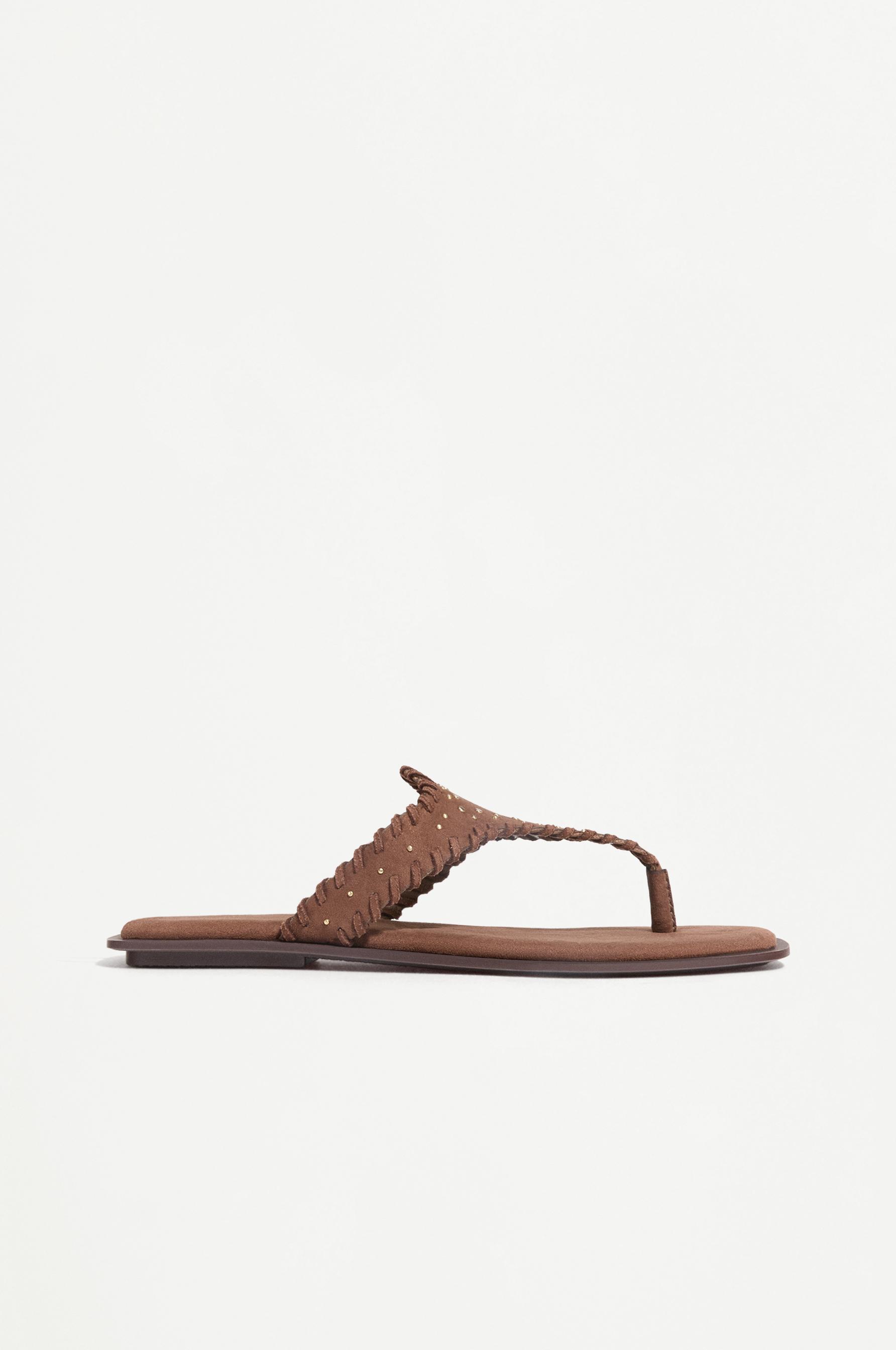 Flat studded sandals — BROWN
