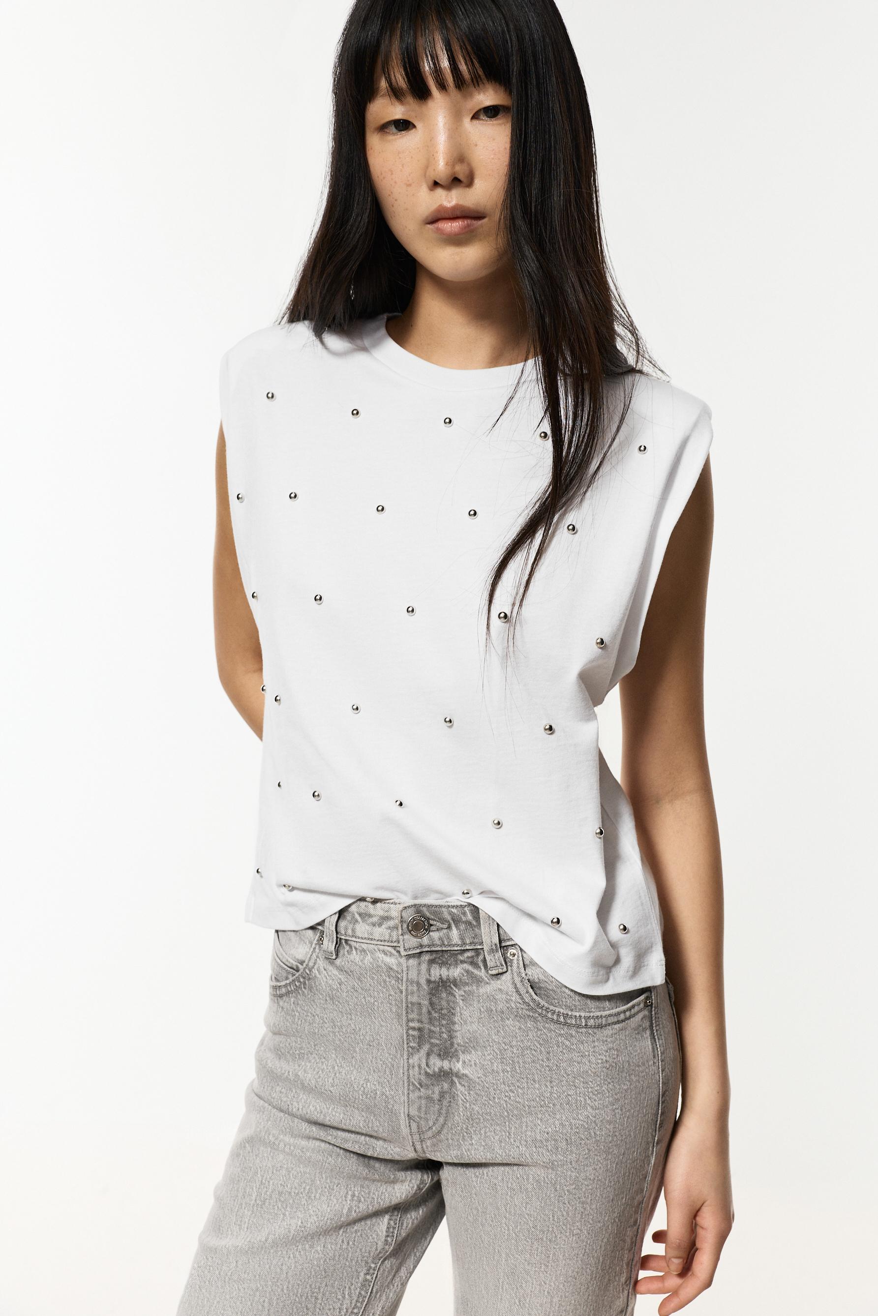 Camiseta hombreras tachas