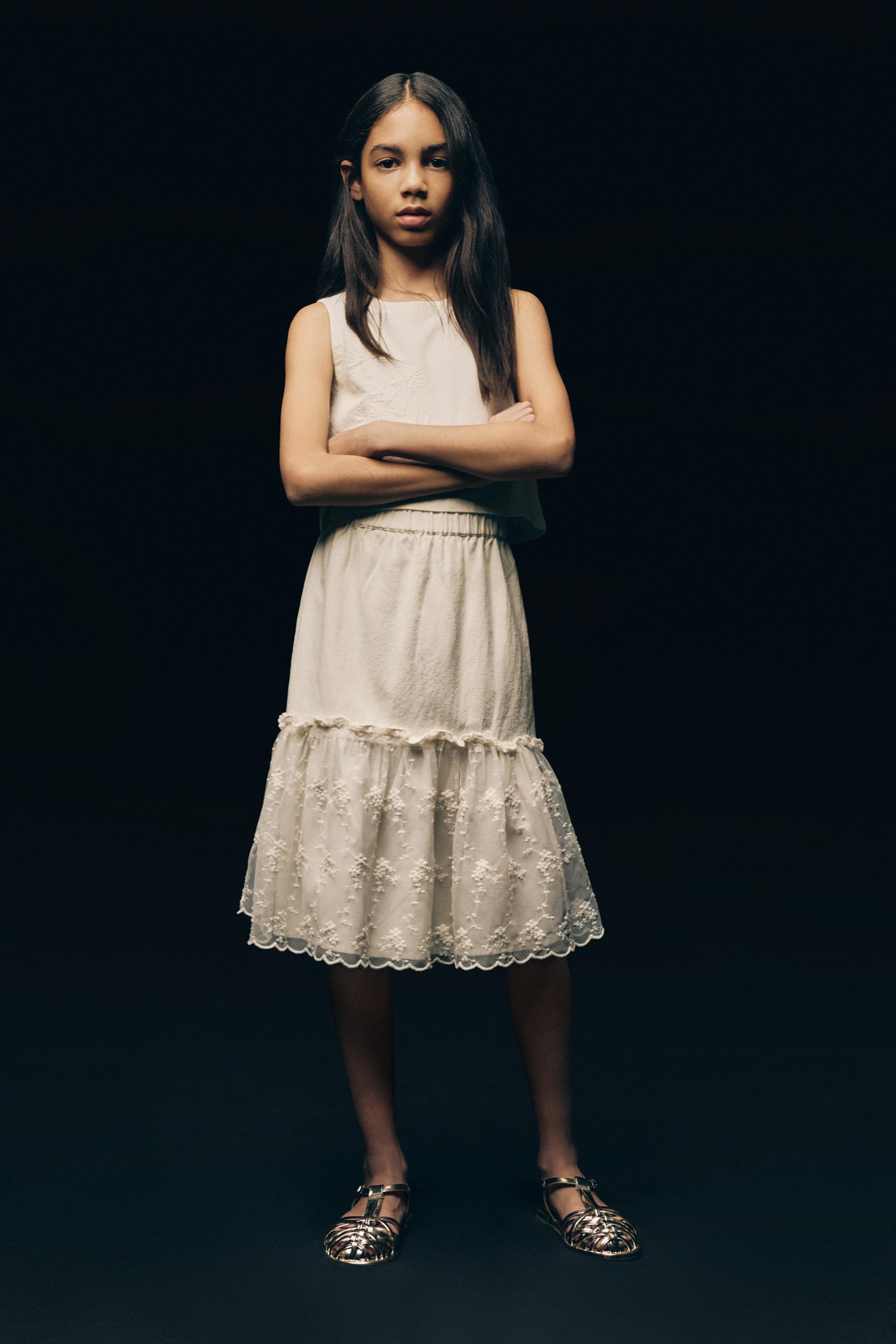 Top bordado con apliques