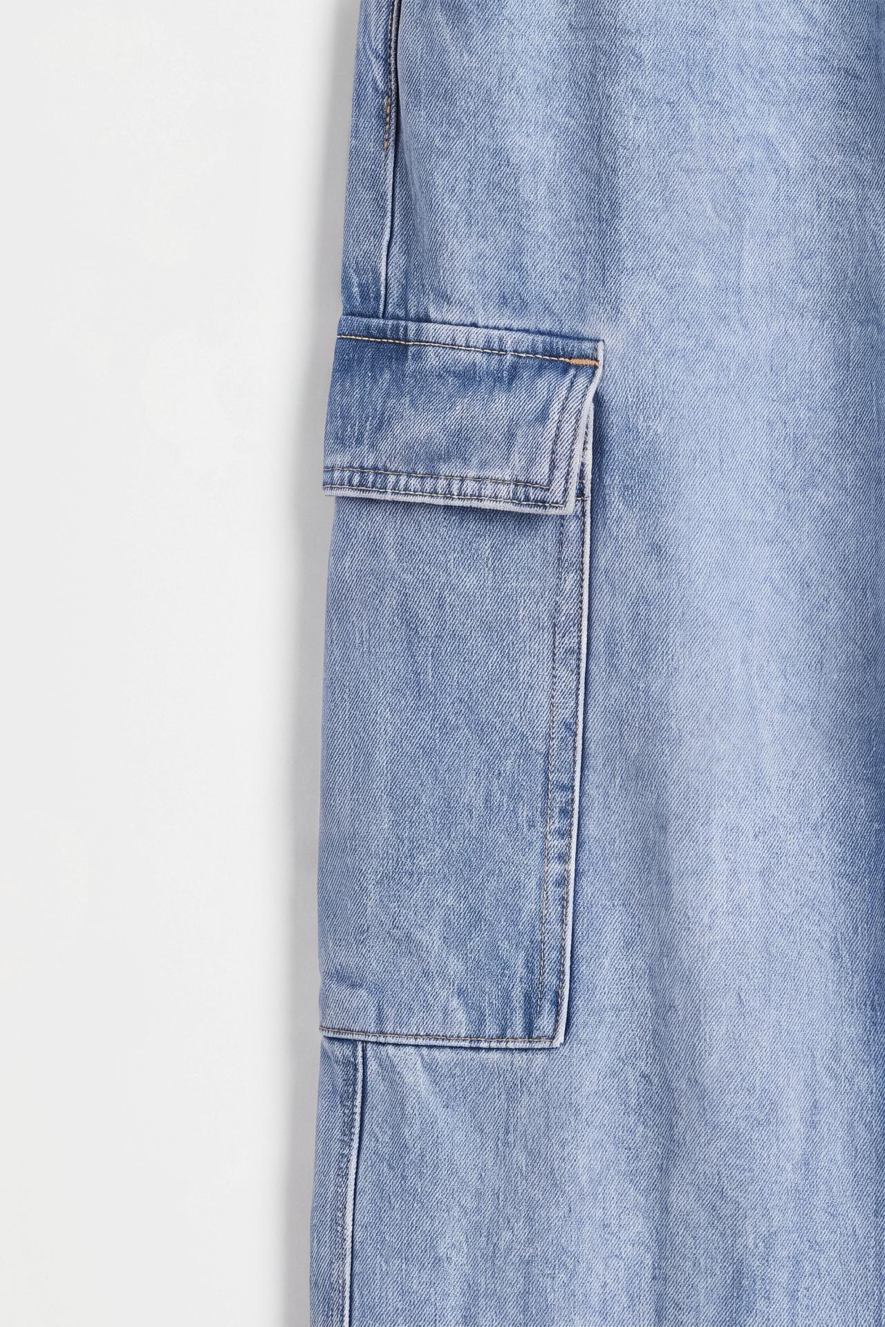 Loose-Fit Cargo Jogger Jeans — INDIGO