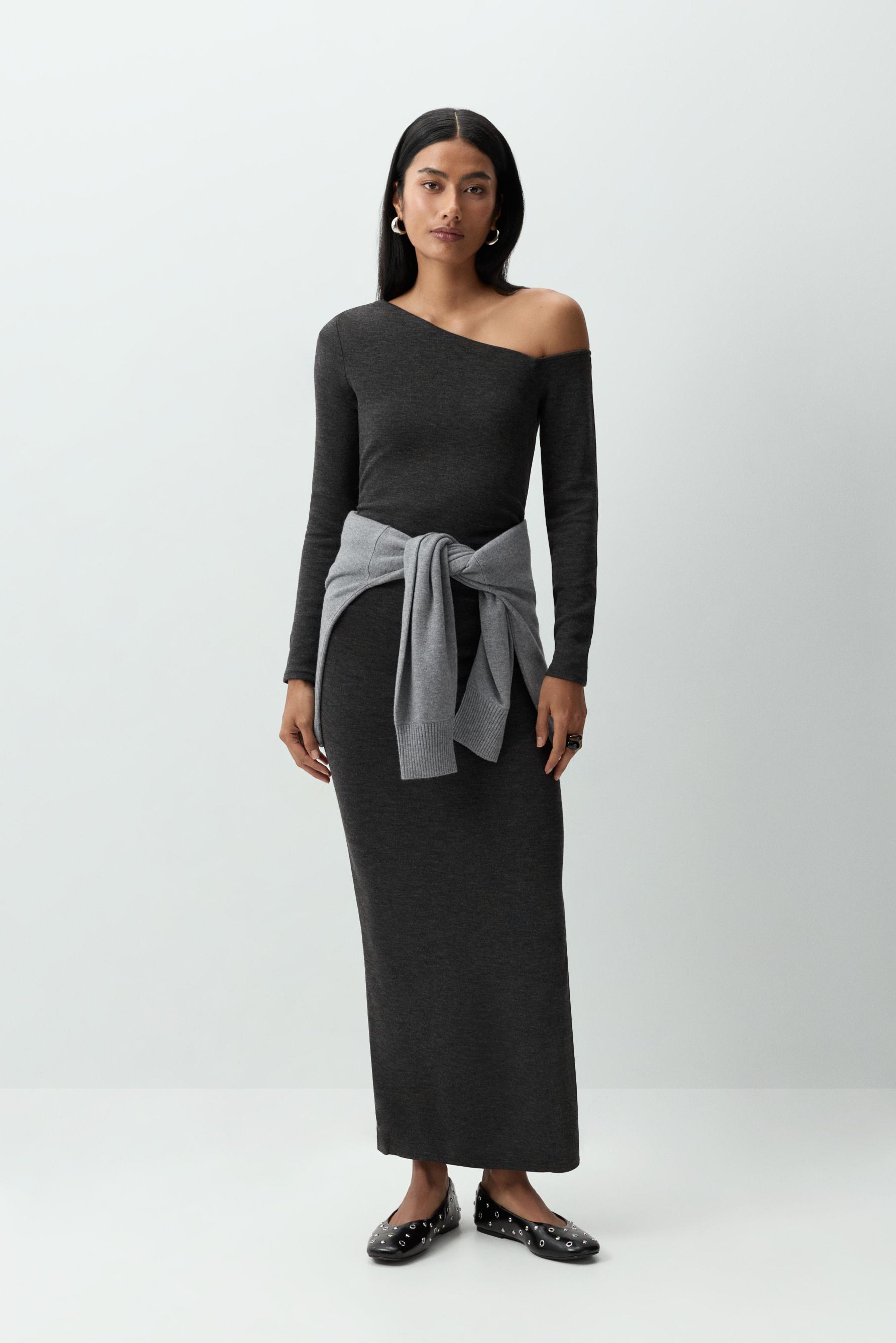 Vestido cuello asimétrico