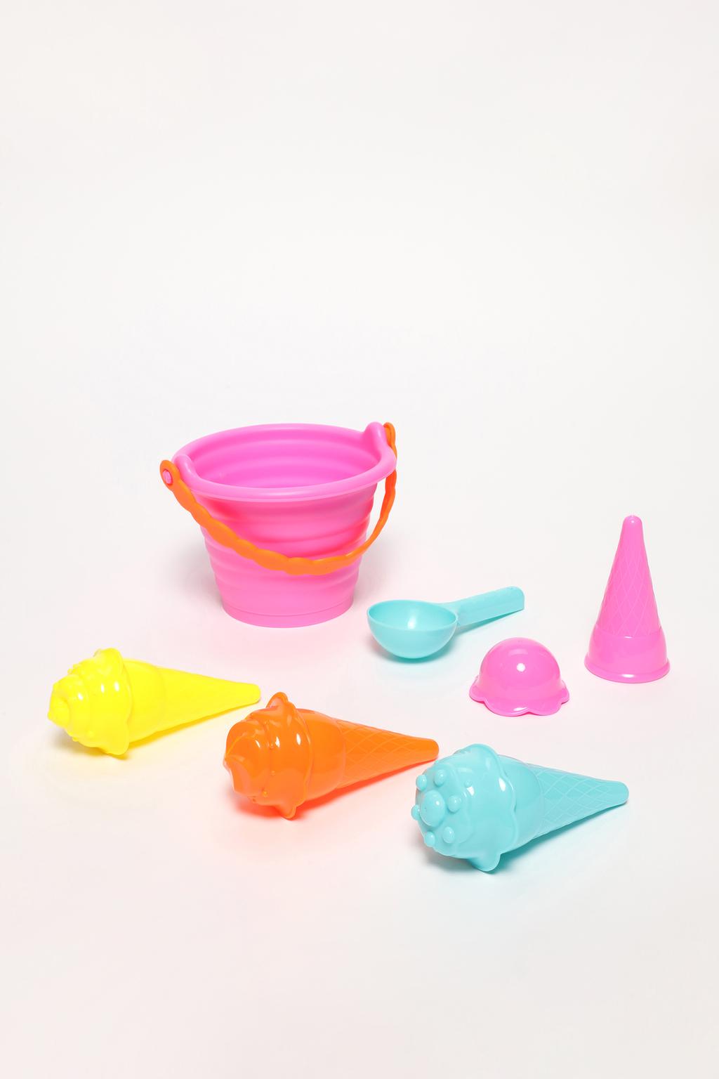 Bucket, spade and ice cream beach set