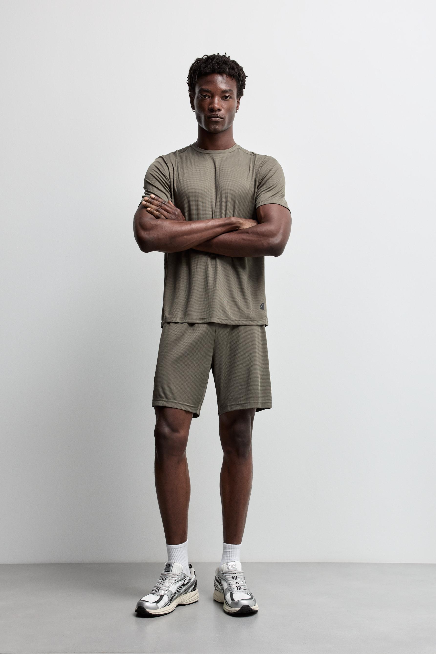 Bermuda sports shorts — DARK GREEN