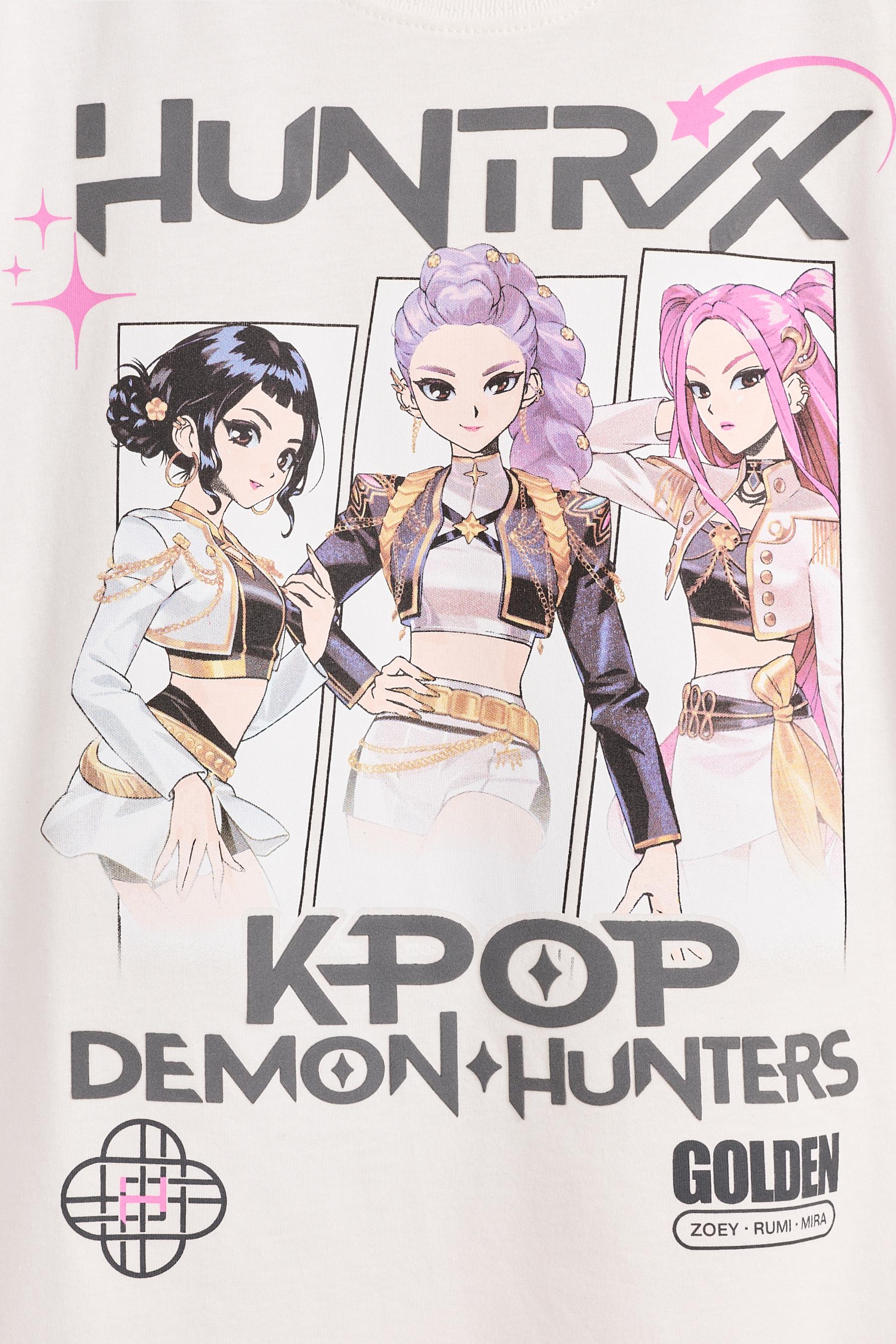 Huntrix K-Pop Demon Hunters™/© Netflix T-shirt — OFF WHITE
